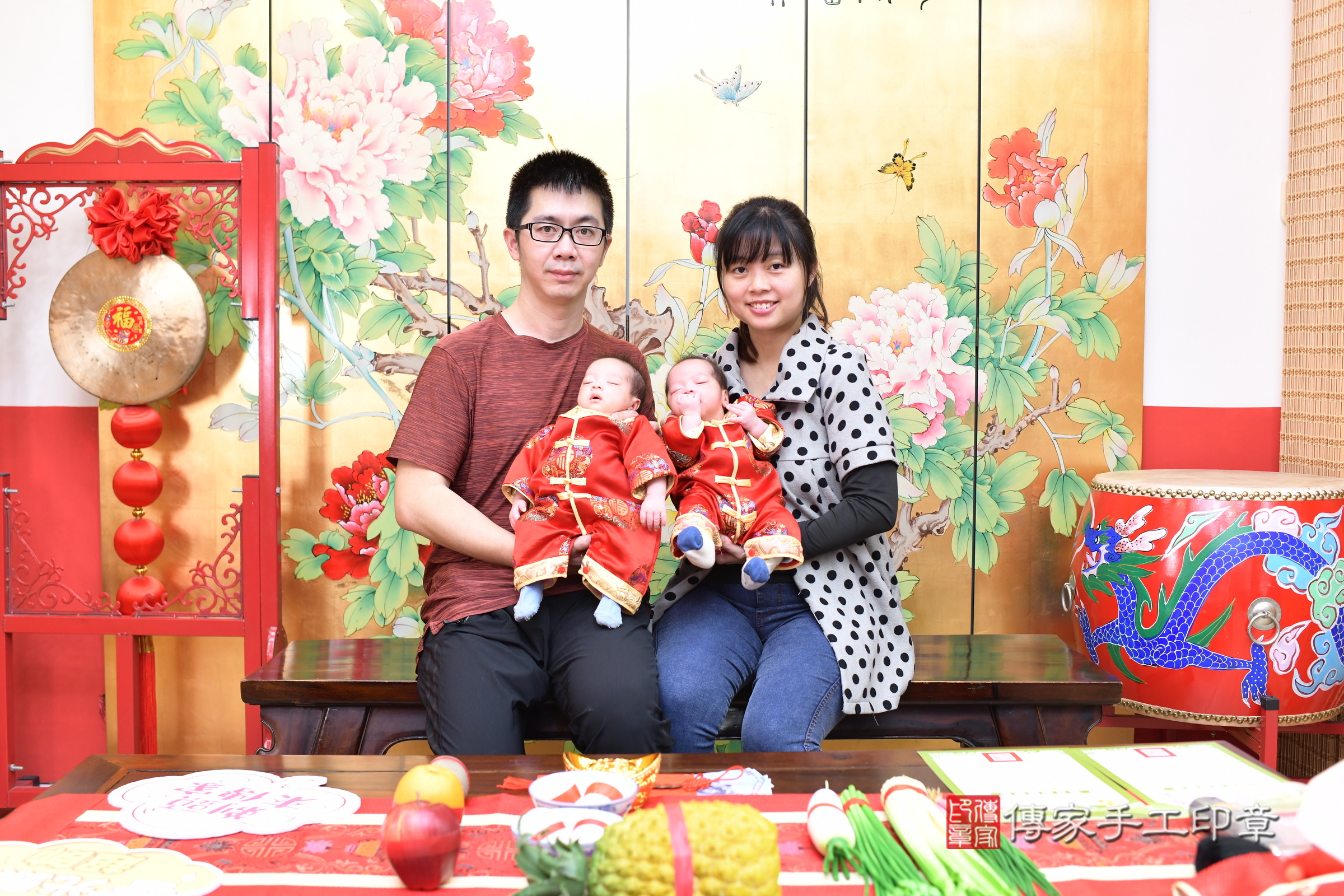 小瑀寶寶和小緯寶寶(台北市大同區嬰兒寶寶滿月剃頭理髮、嬰兒剃胎毛儀式吉祥話)。中國風會場，爸媽寶貝穿「日中韓」古裝禮服。專業拍照、證書。★購買「臍帶章、肚臍章、胎毛筆刷印章」贈送：剃頭、收涎、抓周，三選一。2025.3.25，照片9