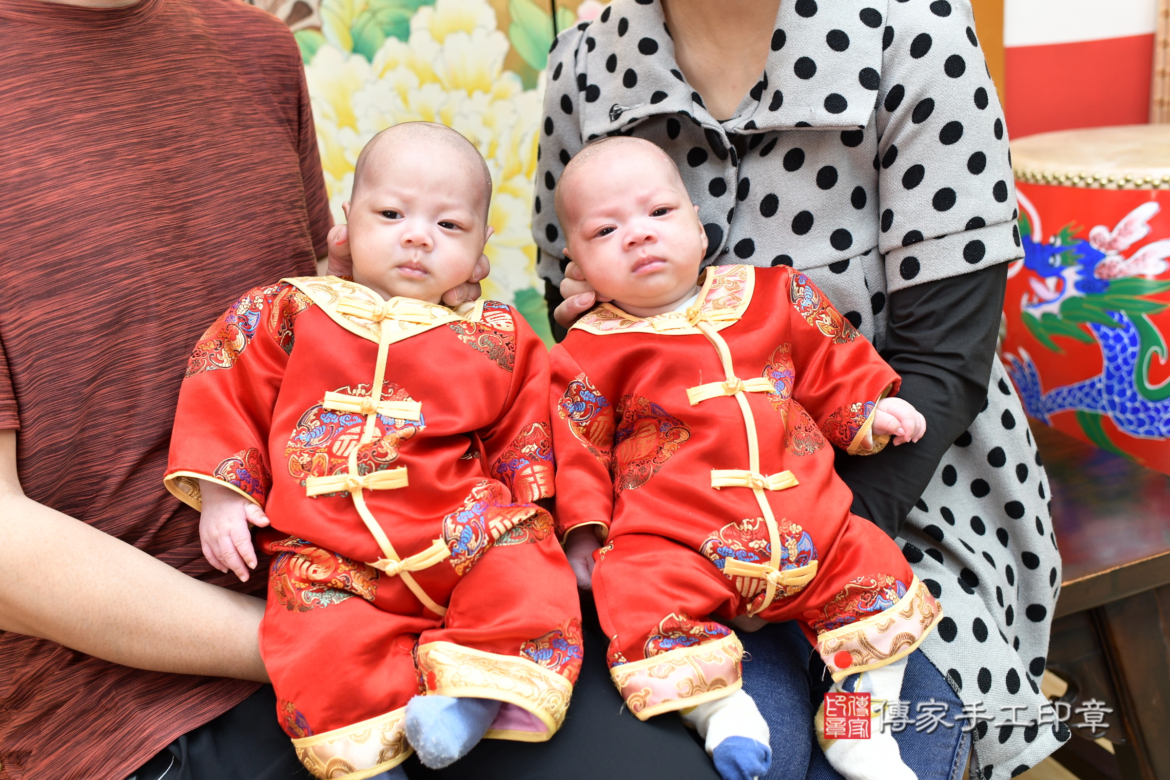 小瑀寶寶和小緯寶寶(台北市大同區嬰兒寶寶滿月剃頭理髮、嬰兒剃胎毛儀式吉祥話)。中國風會場，爸媽寶貝穿「日中韓」古裝禮服。專業拍照、證書。★購買「臍帶章、肚臍章、胎毛筆刷印章」贈送：剃頭、收涎、抓周，三選一。2025.3.25，照片14