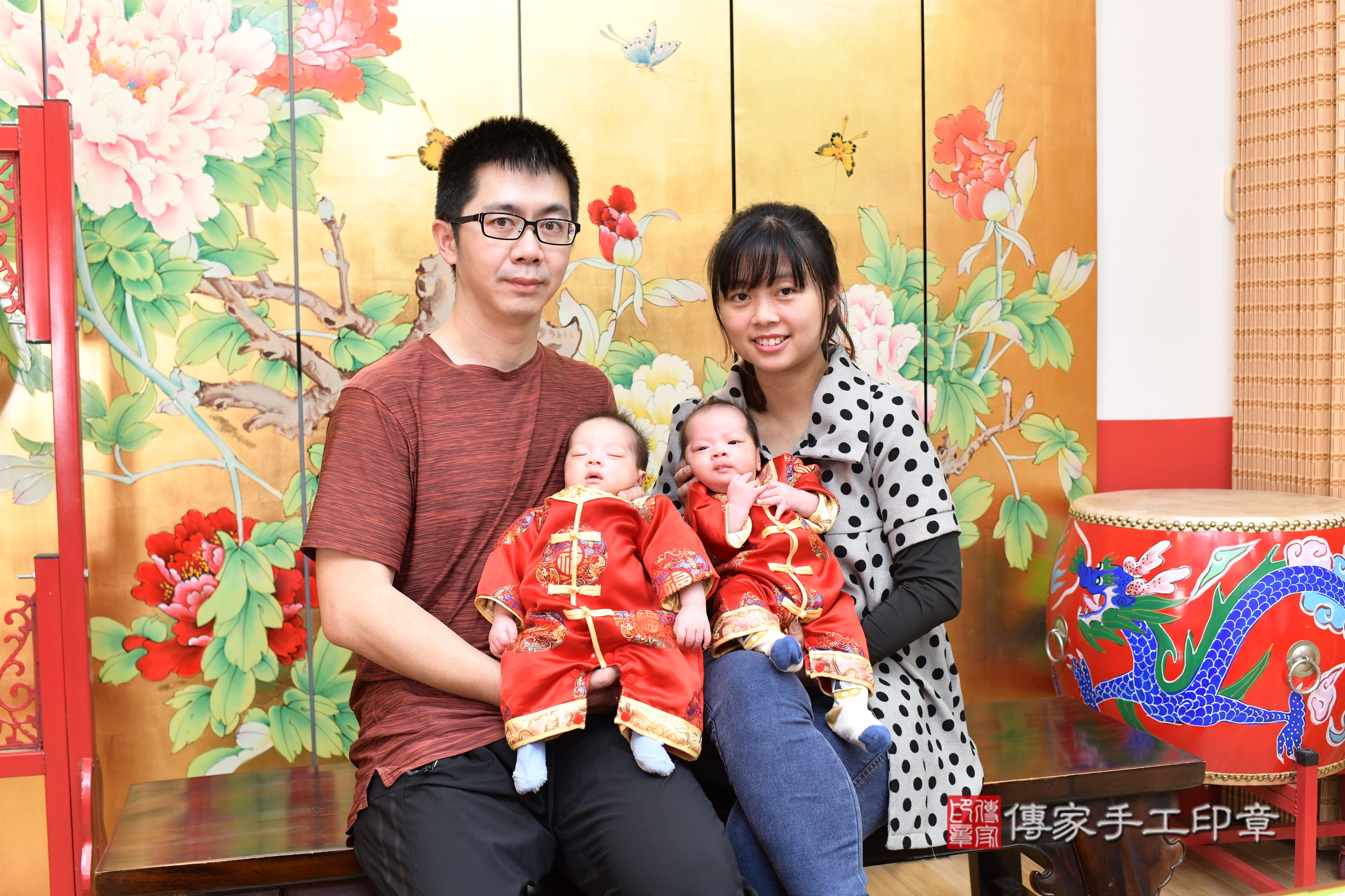 小瑀寶寶和小緯寶寶(台北市大同區嬰兒寶寶滿月剃頭理髮、嬰兒剃胎毛儀式吉祥話)。中國風會場，爸媽寶貝穿「日中韓」古裝禮服。專業拍照、證書。★購買「臍帶章、肚臍章、胎毛筆刷印章」贈送：剃頭、收涎、抓周，三選一。2025.3.25，照片3