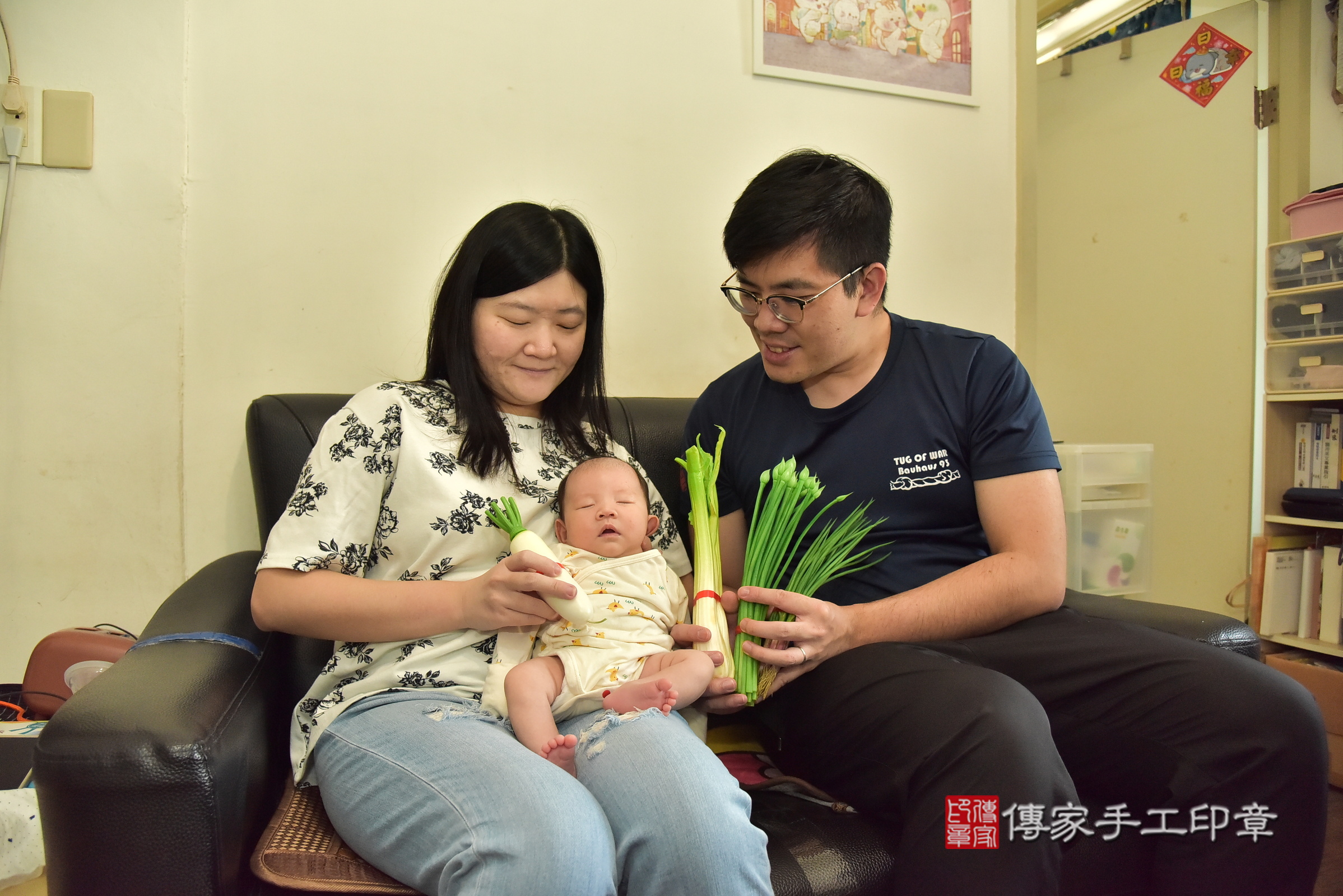 辰辰寶寶(台北市大同區到府嬰兒辰辰寶寶滿月剃頭理髮、到府嬰兒剃胎毛儀式吉祥話)。到府剃頭剃胎毛主持、專業拍照、證書。★購買「臍帶章、肚臍章、胎毛筆刷印章」贈送：剃頭、收涎、抓周，三選一。2025.3.25，照片9