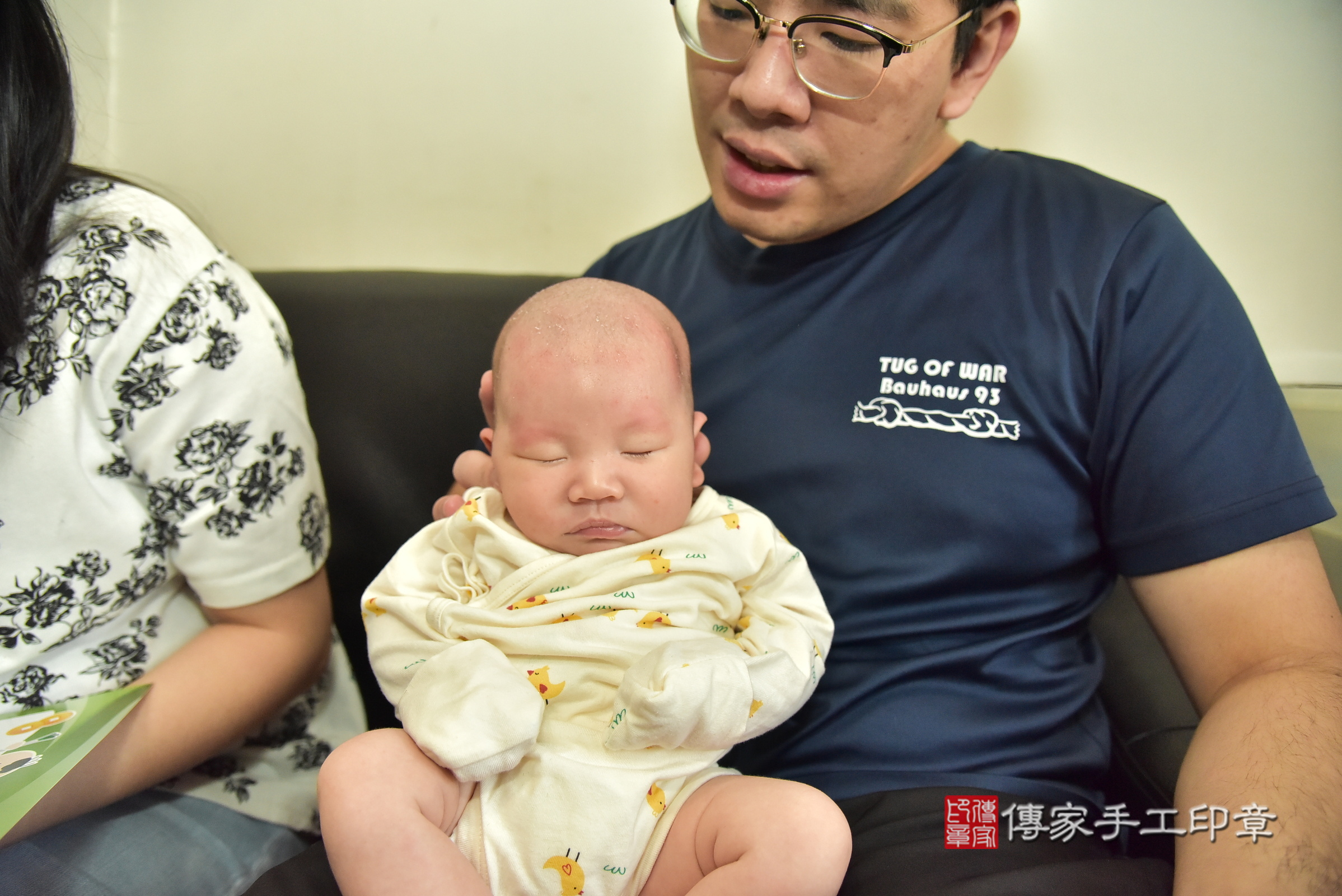 辰辰寶寶(台北市大同區到府嬰兒辰辰寶寶滿月剃頭理髮、到府嬰兒剃胎毛儀式吉祥話)。到府剃頭剃胎毛主持、專業拍照、證書。★購買「臍帶章、肚臍章、胎毛筆刷印章」贈送：剃頭、收涎、抓周，三選一。2025.3.25，照片13