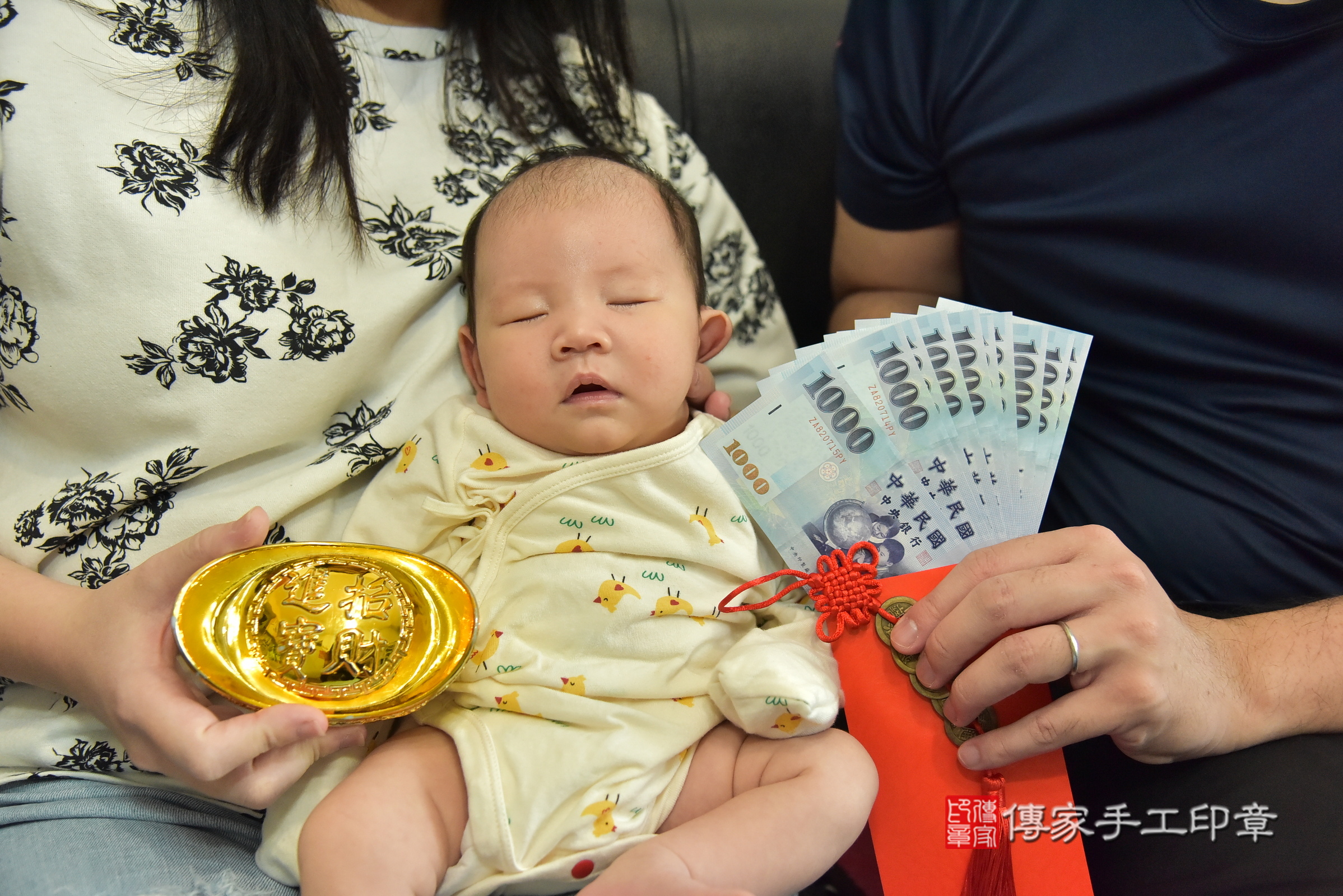 辰辰寶寶(台北市大同區到府嬰兒辰辰寶寶滿月剃頭理髮、到府嬰兒剃胎毛儀式吉祥話)。到府剃頭剃胎毛主持、專業拍照、證書。★購買「臍帶章、肚臍章、胎毛筆刷印章」贈送：剃頭、收涎、抓周，三選一。2025.3.25，照片11