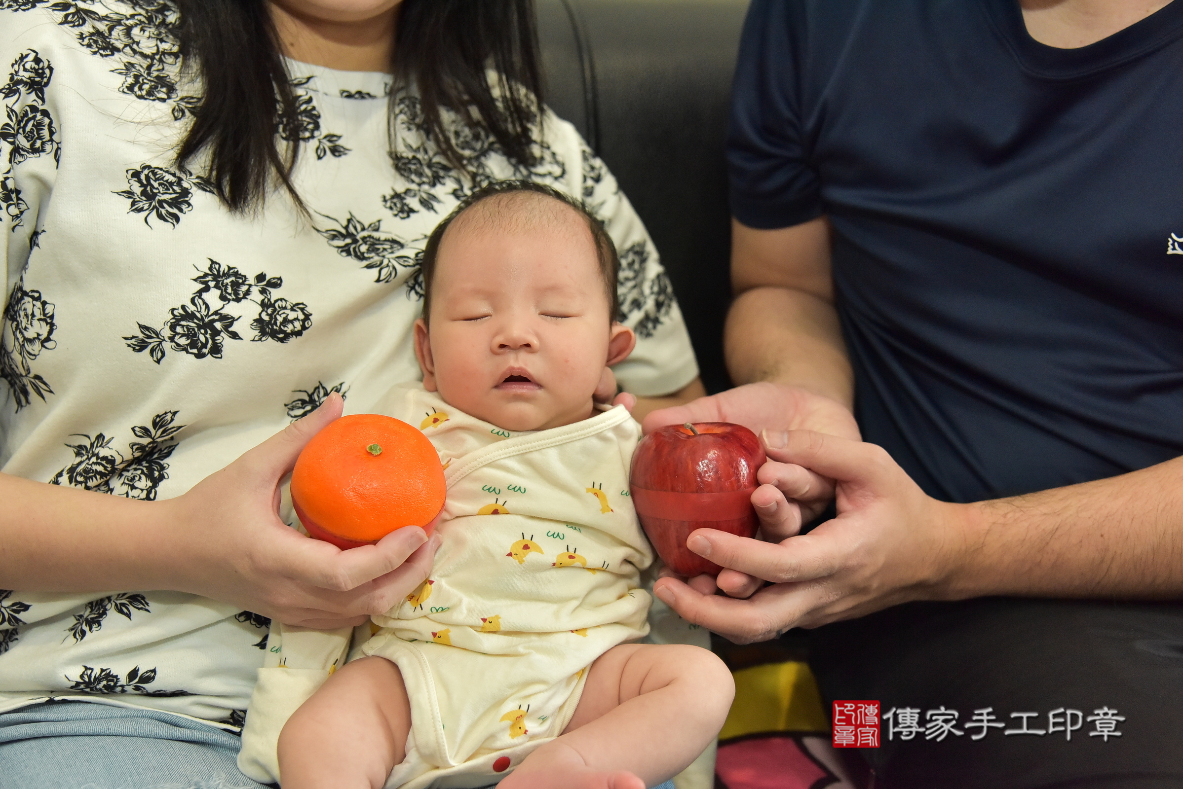 辰辰寶寶(台北市大同區到府嬰兒辰辰寶寶滿月剃頭理髮、到府嬰兒剃胎毛儀式吉祥話)。到府剃頭剃胎毛主持、專業拍照、證書。★購買「臍帶章、肚臍章、胎毛筆刷印章」贈送：剃頭、收涎、抓周，三選一。2025.3.25，照片6