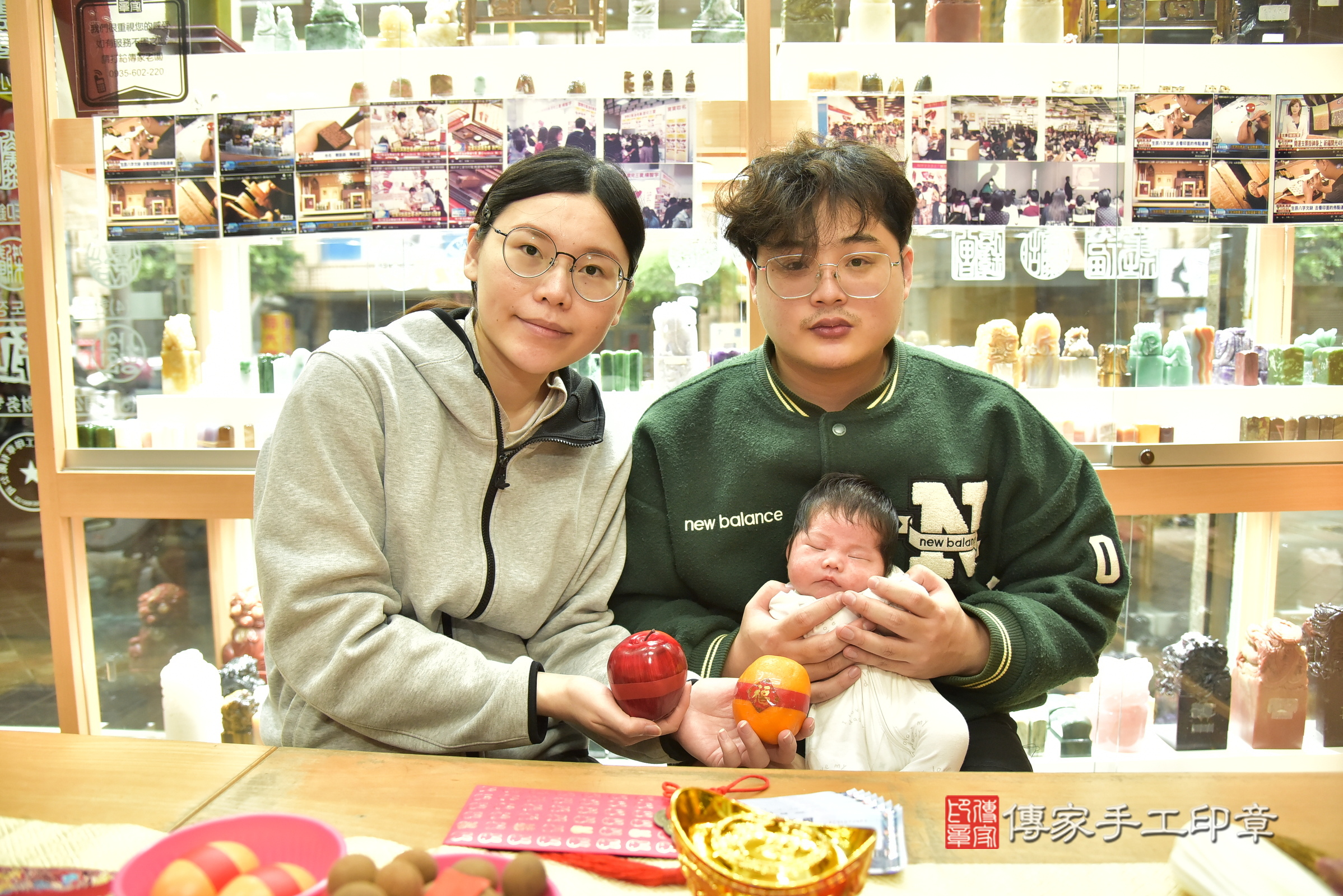 熙熙寶寶(新北市永和區嬰兒寶寶滿月剃頭理髮、嬰兒剃胎毛儀式吉祥話)。中國風會場，爸媽寶貝穿「日中韓」古裝禮服。專業拍照、證書。★購買「臍帶章、肚臍章、胎毛筆刷印章」贈送：剃頭、收涎、抓周，三選一。2025.3.29，照片9