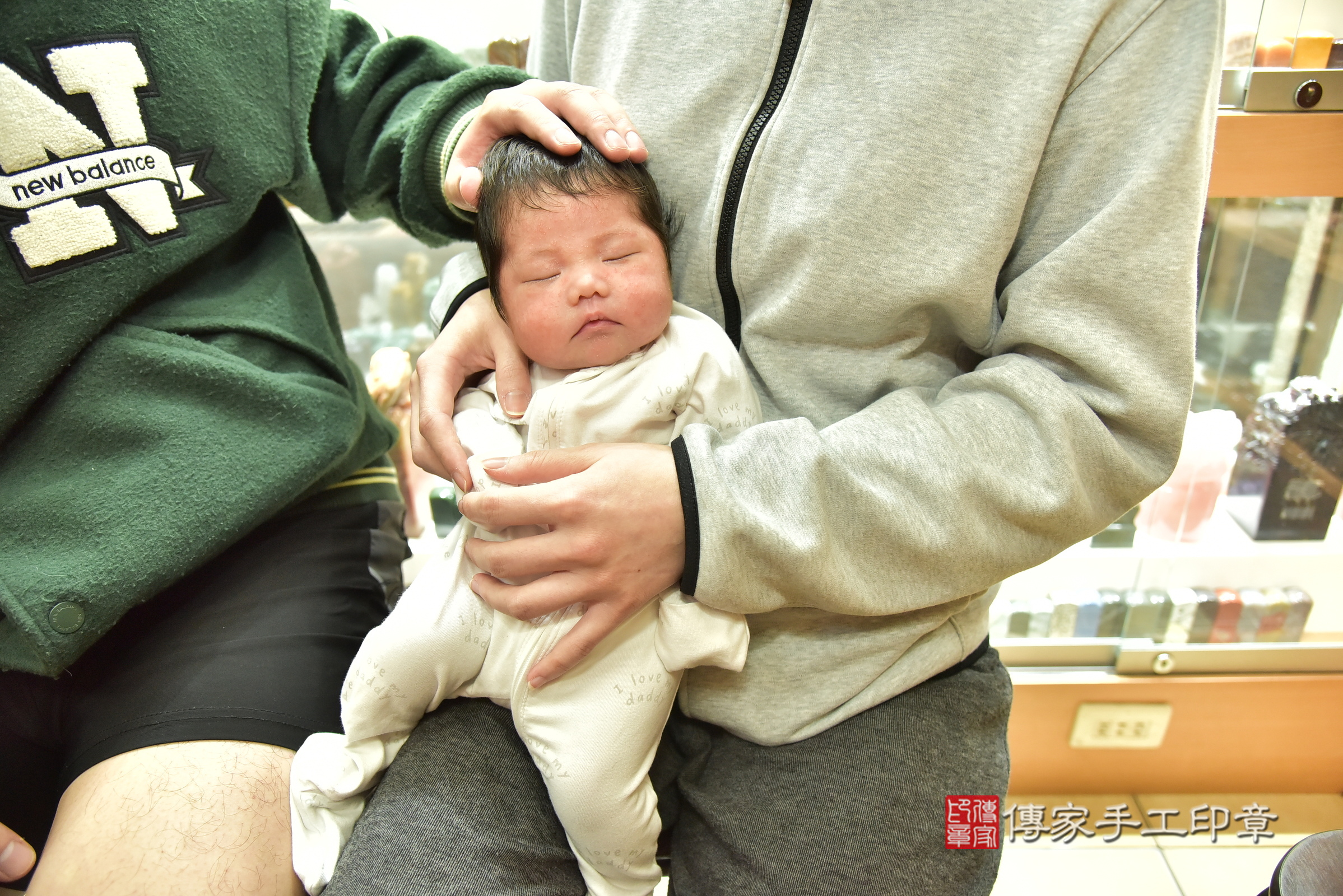 熙熙寶寶(新北市永和區嬰兒寶寶滿月剃頭理髮、嬰兒剃胎毛儀式吉祥話)。中國風會場，爸媽寶貝穿「日中韓」古裝禮服。專業拍照、證書。★購買「臍帶章、肚臍章、胎毛筆刷印章」贈送：剃頭、收涎、抓周，三選一。2025.3.29，照片2