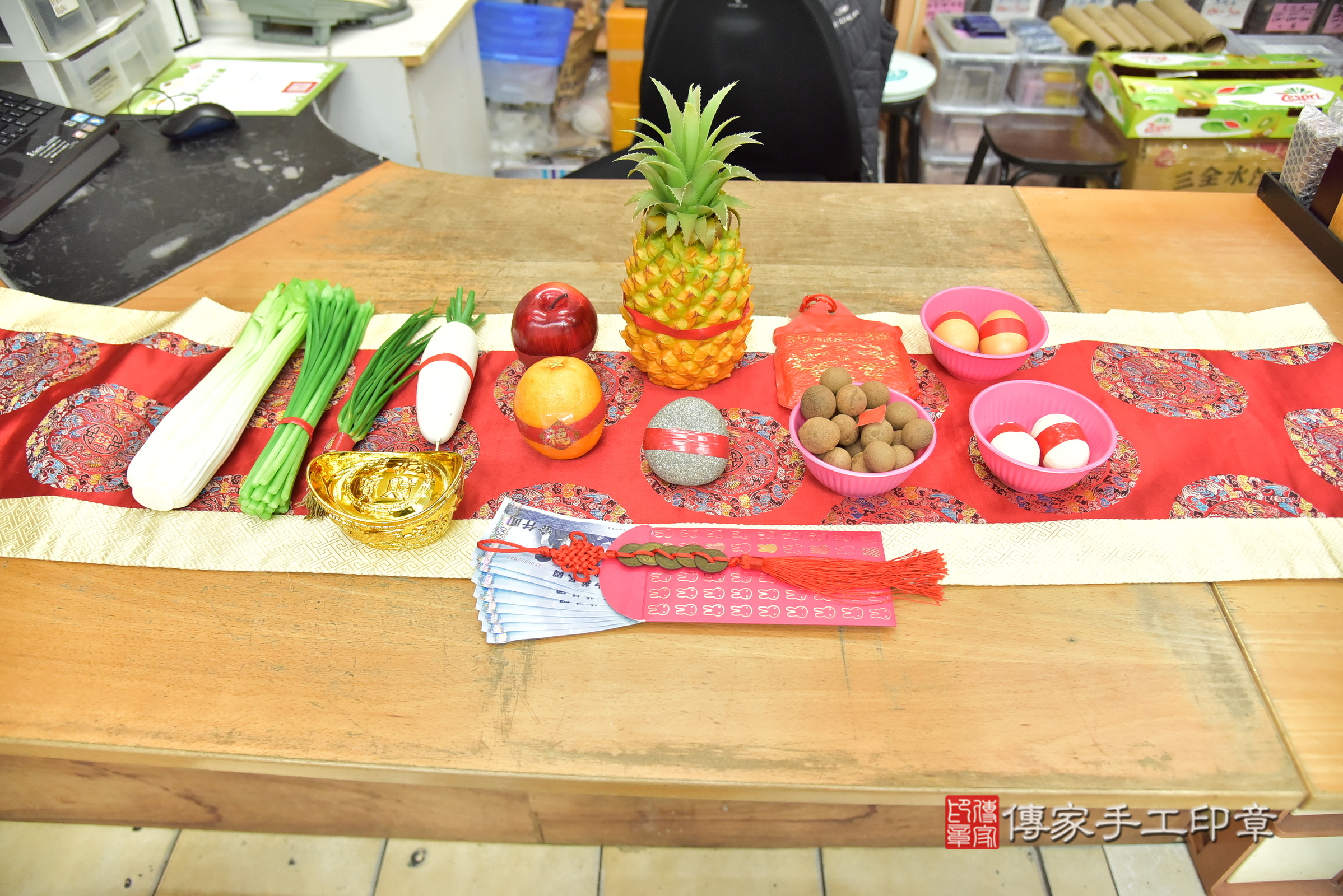 熙熙寶寶(新北市永和區嬰兒寶寶滿月剃頭理髮、嬰兒剃胎毛儀式吉祥話)。中國風會場，爸媽寶貝穿「日中韓」古裝禮服。專業拍照、證書。★購買「臍帶章、肚臍章、胎毛筆刷印章」贈送：剃頭、收涎、抓周，三選一。2025.3.29，照片3