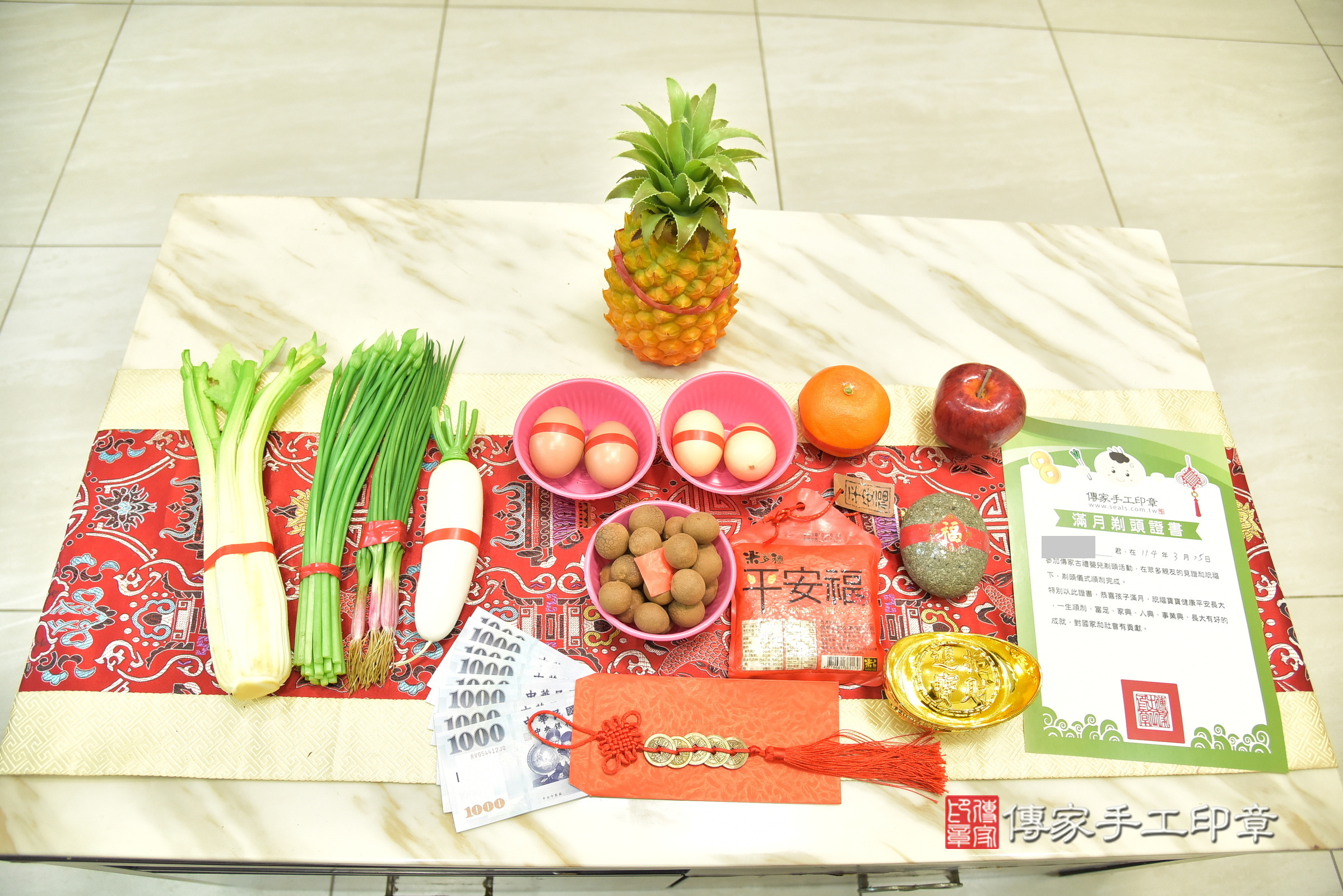 忻忻寶寶(新北市新莊區到府嬰兒忻忻寶寶滿月剃頭理髮、到府嬰兒剃胎毛儀式吉祥話)。到府剃頭剃胎毛主持、專業拍照、證書。★購買「臍帶章、肚臍章、胎毛筆刷印章」贈送：剃頭、收涎、抓周，三選一。2025.3.25，照片4