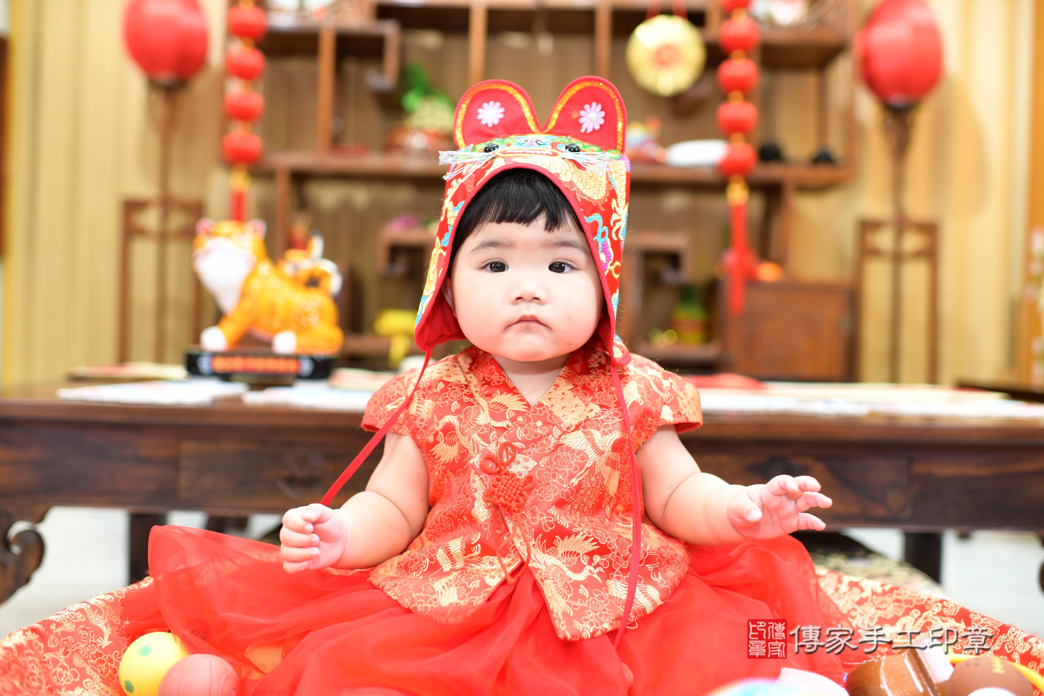 傳家手工印章台南店、抓周、度脺、中國風會場、傳家嬰兒古禮、吉祥話、抓周道具物品24種、拍照。抓周證書。寶寶抓周、滿周歲、生日快樂、祝福