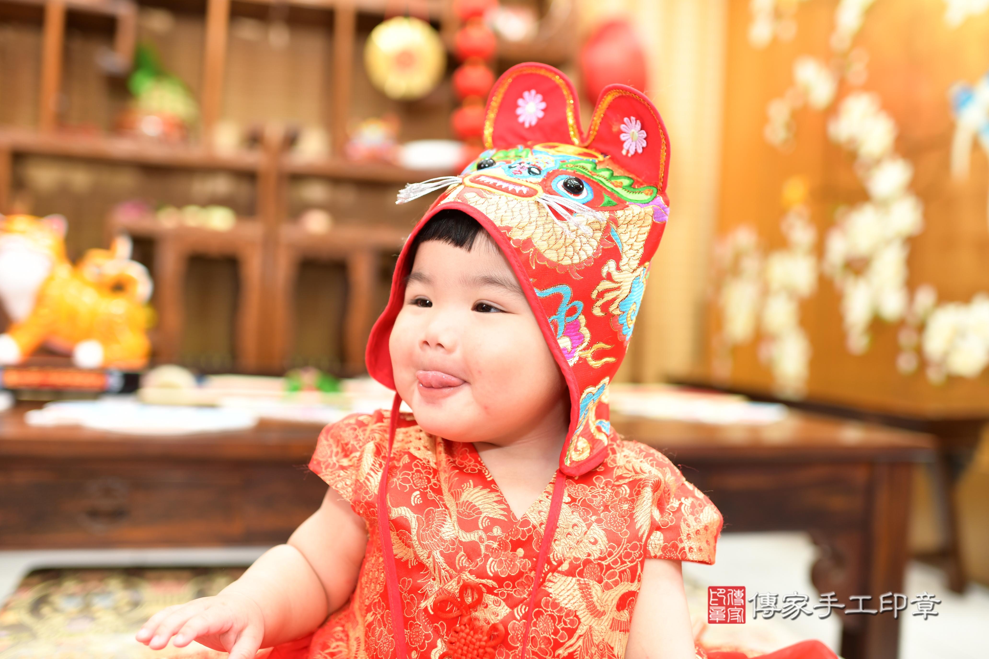 傳家手工印章台南店、抓周、度脺、中國風會場、傳家嬰兒古禮、吉祥話、抓周道具物品24種、拍照。抓周證書。寶寶抓周、滿周歲、生日快樂、祝福