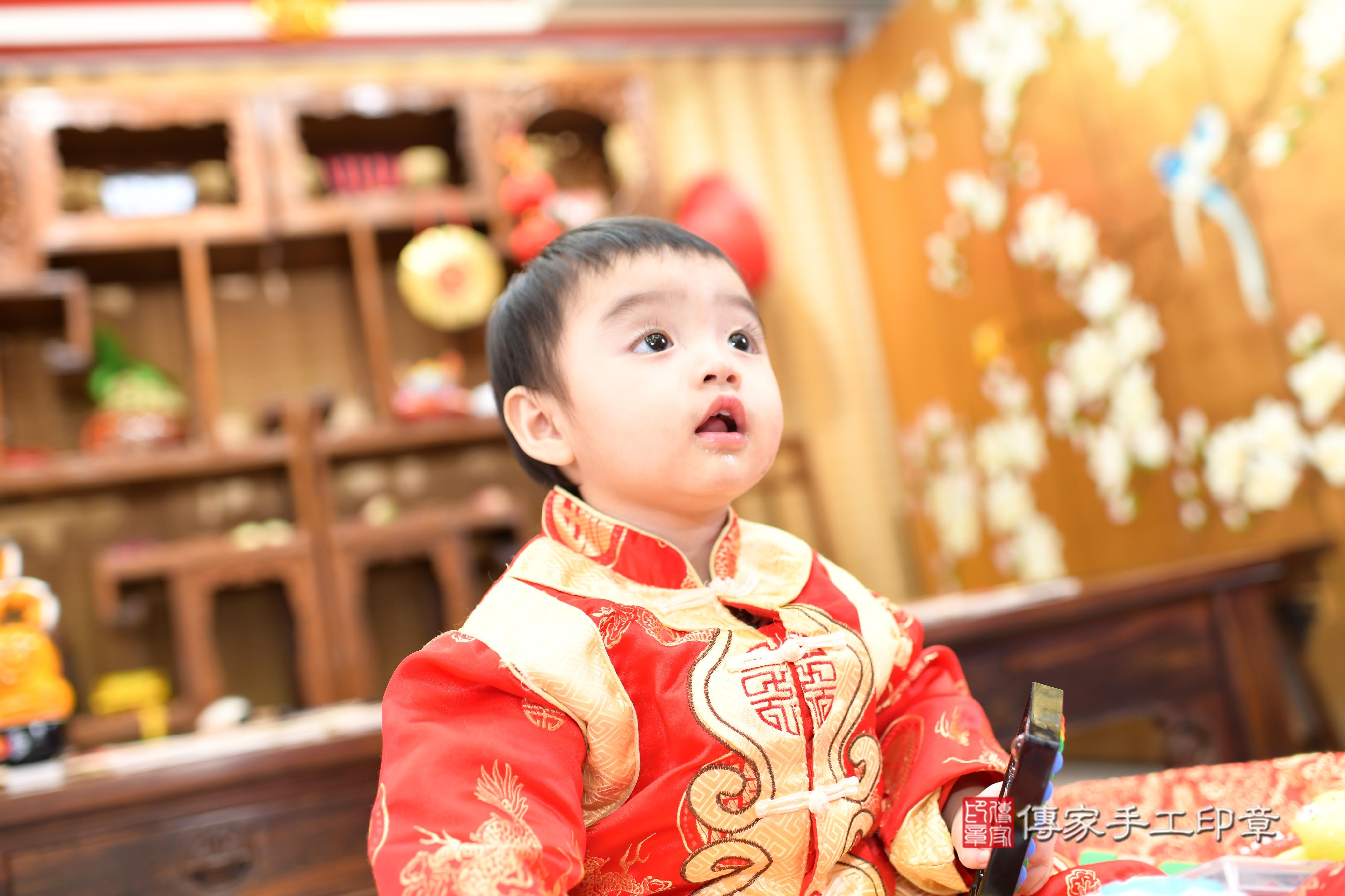 傳家手工印章台南店、抓周、度脺、中國風會場、傳家嬰兒古禮、吉祥話、抓周道具物品24種、拍照。抓周證書。寶寶抓周、滿周歲、生日快樂、祝福