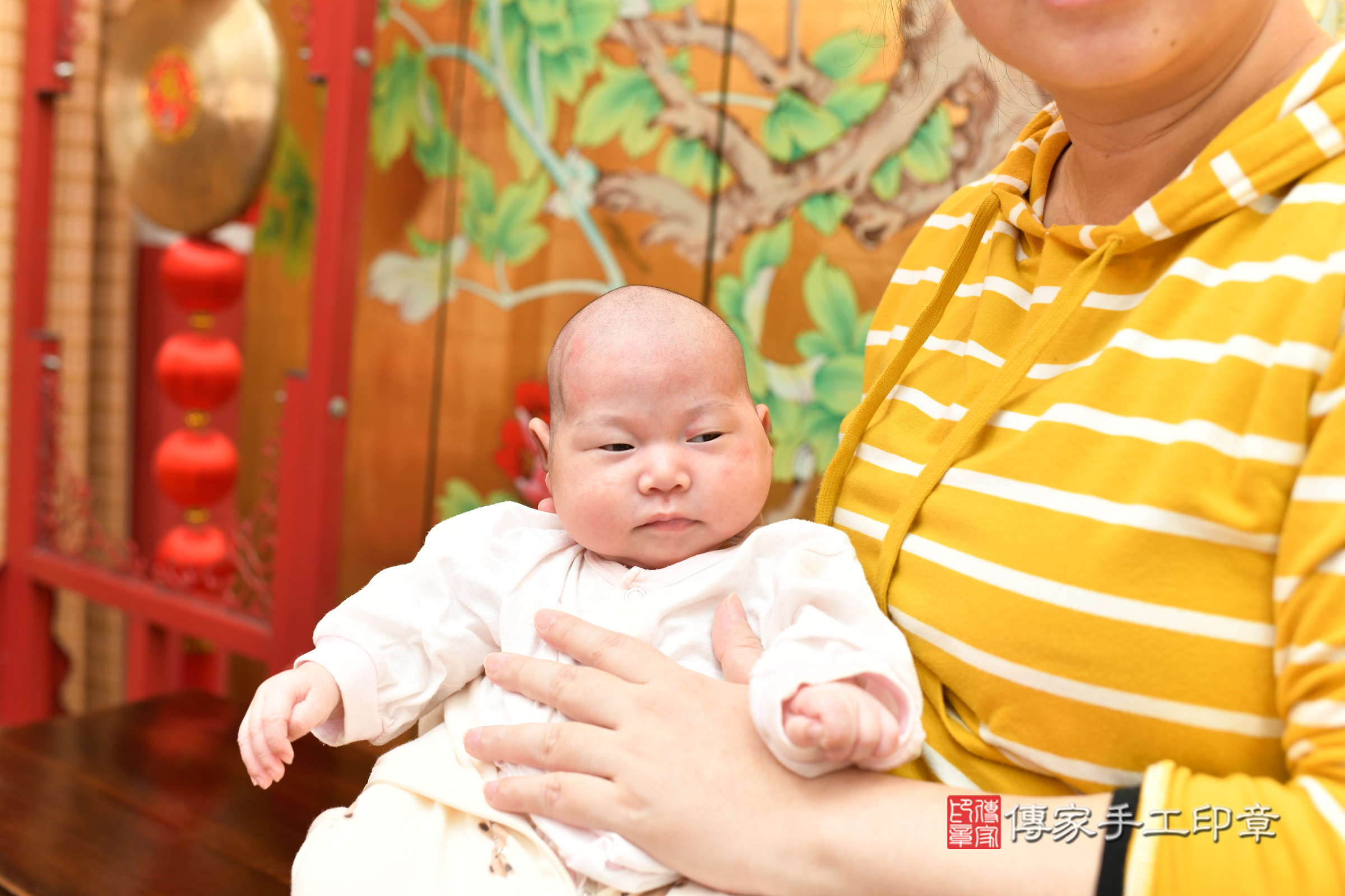 榛榛寶寶(台北市大同區嬰兒寶寶滿月剃頭理髮、嬰兒剃胎毛儀式吉祥話)。中國風會場，爸媽寶貝穿「日中韓」古裝禮服。專業拍照、證書。★購買「臍帶章、肚臍章、胎毛筆刷印章」贈送：剃頭、收涎、抓周，三選一。2025.4.2，照片15