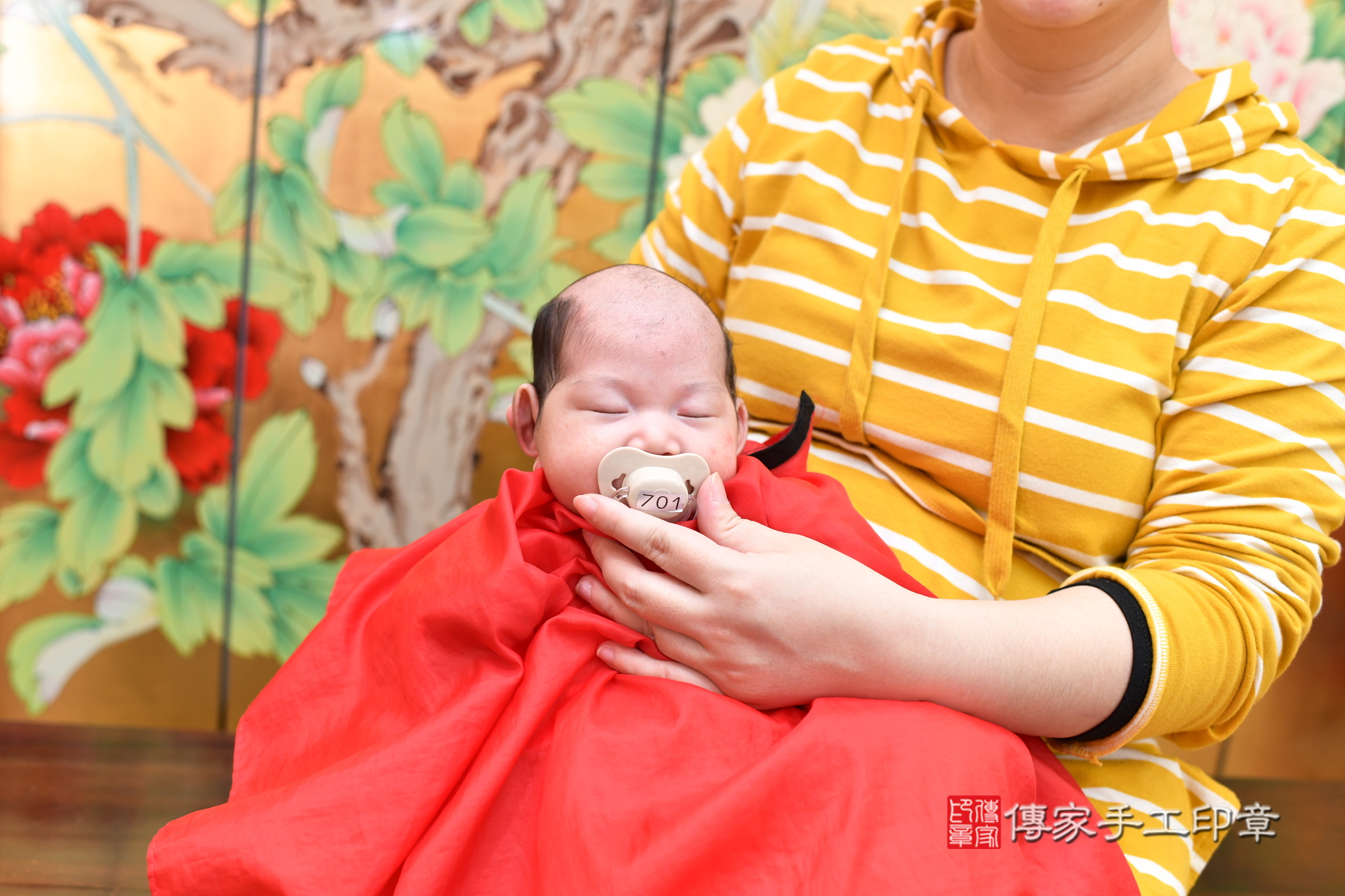 榛榛寶寶(台北市大同區嬰兒寶寶滿月剃頭理髮、嬰兒剃胎毛儀式吉祥話)。中國風會場，爸媽寶貝穿「日中韓」古裝禮服。專業拍照、證書。★購買「臍帶章、肚臍章、胎毛筆刷印章」贈送：剃頭、收涎、抓周，三選一。2025.4.2，照片14