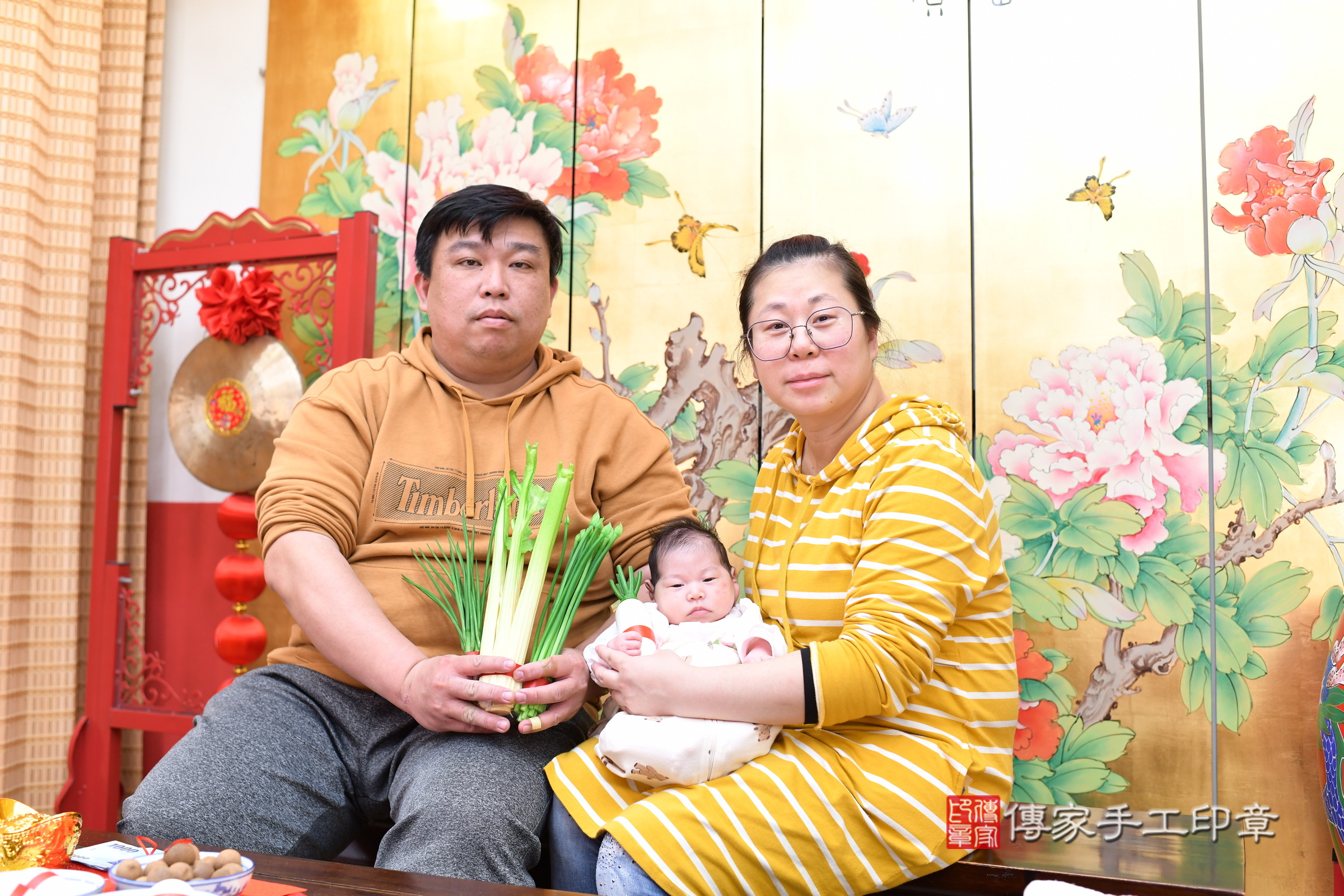 榛榛寶寶(台北市大同區嬰兒寶寶滿月剃頭理髮、嬰兒剃胎毛儀式吉祥話)。中國風會場，爸媽寶貝穿「日中韓」古裝禮服。專業拍照、證書。★購買「臍帶章、肚臍章、胎毛筆刷印章」贈送：剃頭、收涎、抓周，三選一。2025.4.2，照片11