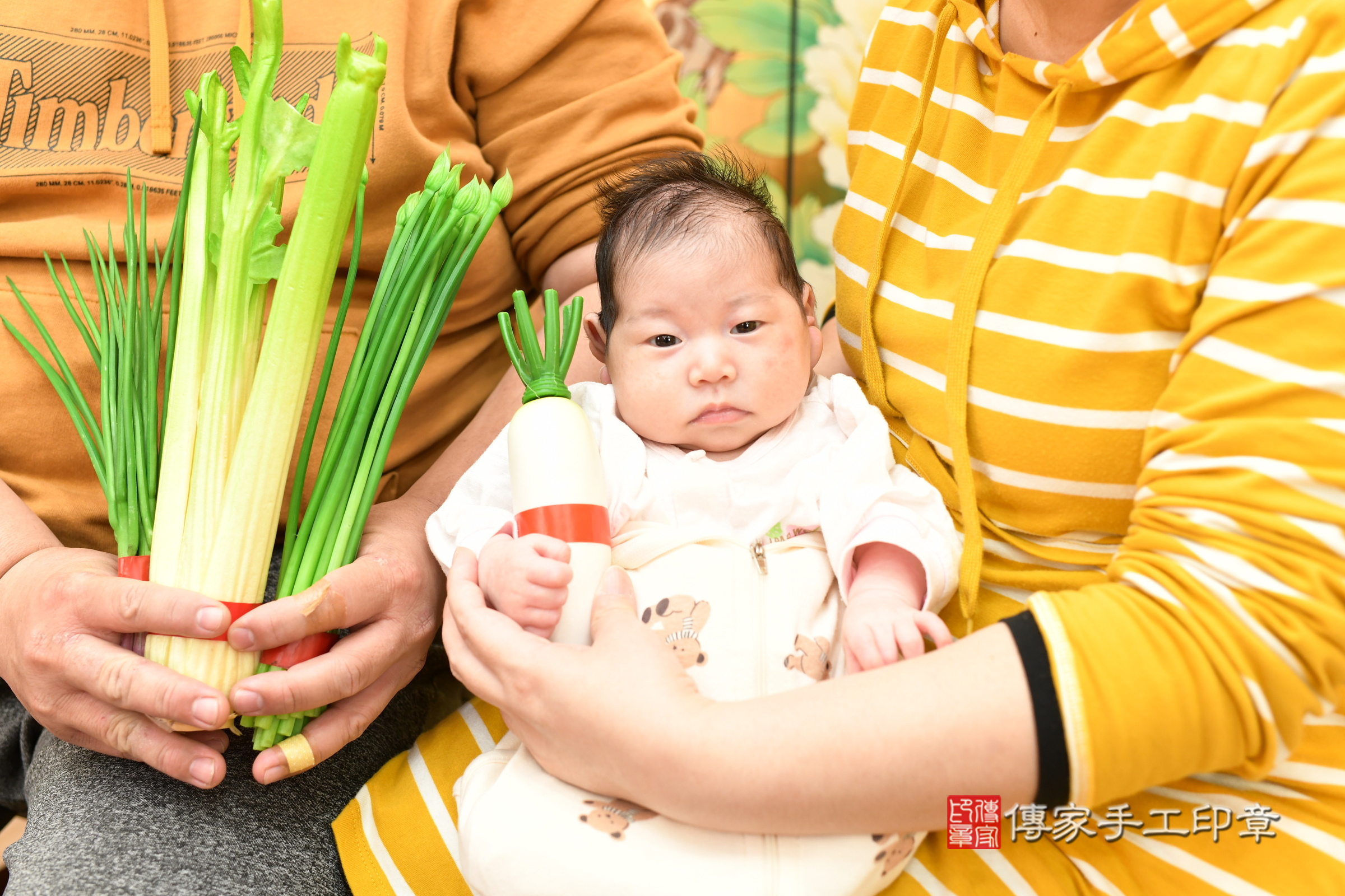 榛榛寶寶(台北市大同區嬰兒寶寶滿月剃頭理髮、嬰兒剃胎毛儀式吉祥話)。中國風會場，爸媽寶貝穿「日中韓」古裝禮服。專業拍照、證書。★購買「臍帶章、肚臍章、胎毛筆刷印章」贈送：剃頭、收涎、抓周，三選一。2025.4.2，照片12