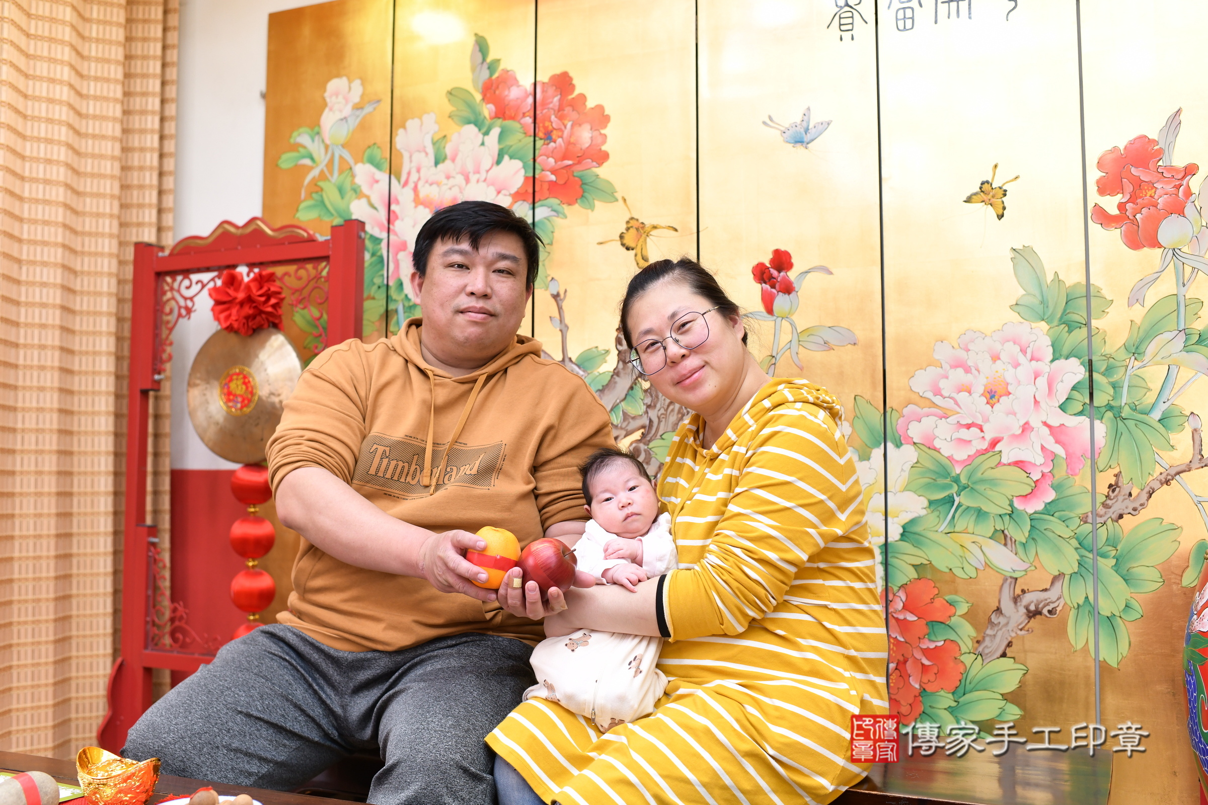 榛榛寶寶(台北市大同區嬰兒寶寶滿月剃頭理髮、嬰兒剃胎毛儀式吉祥話)。中國風會場，爸媽寶貝穿「日中韓」古裝禮服。專業拍照、證書。★購買「臍帶章、肚臍章、胎毛筆刷印章」贈送：剃頭、收涎、抓周，三選一。2025.4.2，照片6