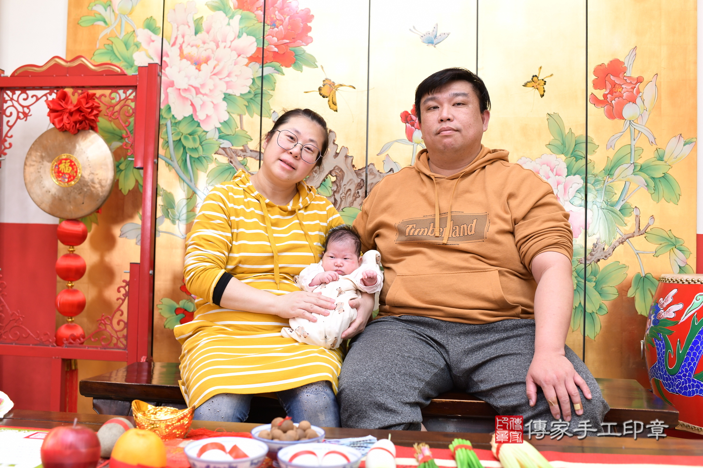 榛榛寶寶(台北市大同區嬰兒寶寶滿月剃頭理髮、嬰兒剃胎毛儀式吉祥話)。中國風會場，爸媽寶貝穿「日中韓」古裝禮服。專業拍照、證書。★購買「臍帶章、肚臍章、胎毛筆刷印章」贈送：剃頭、收涎、抓周，三選一。2025.4.2，照片2