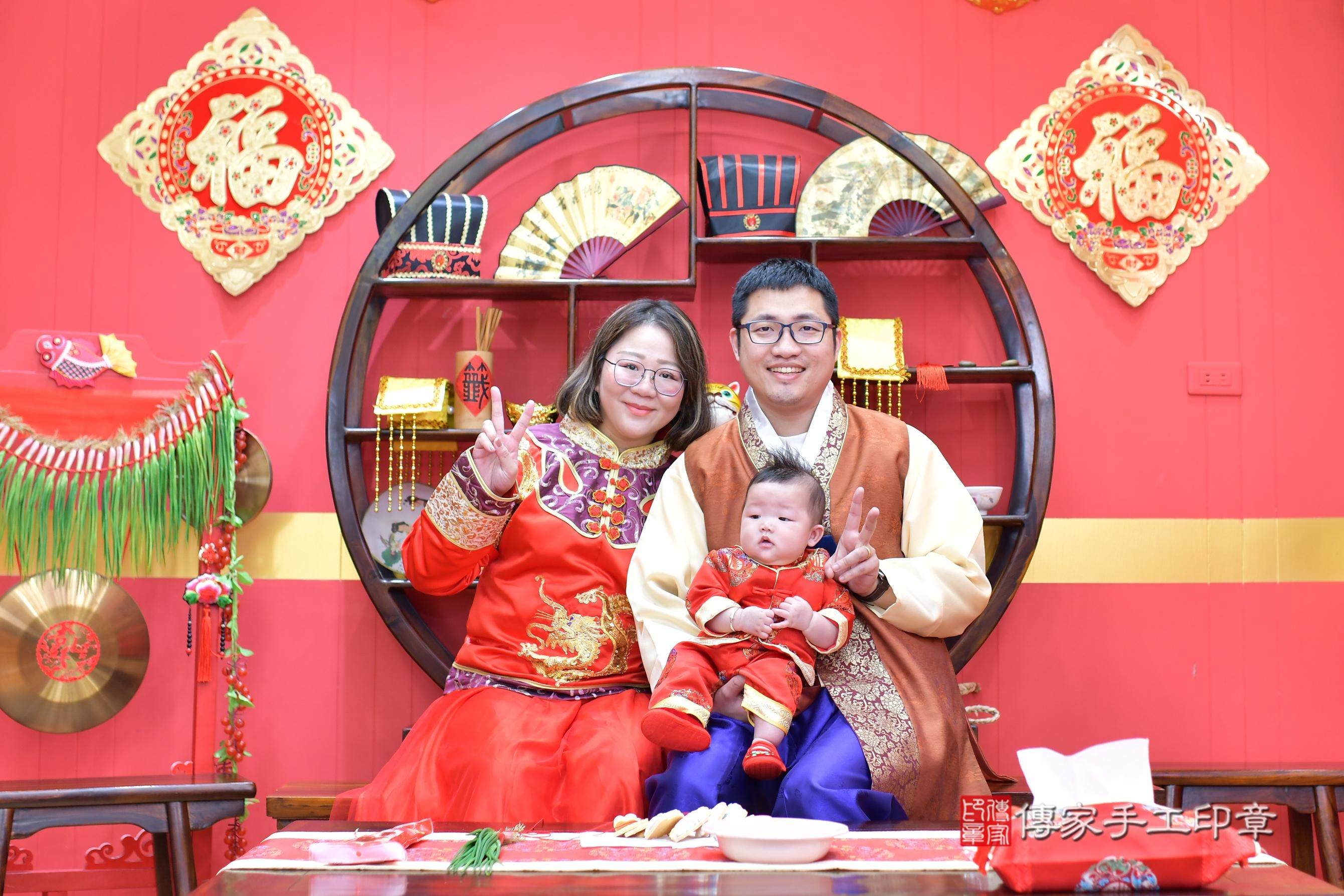 傳家手工印章桃園店、抓周、度脺、中國風會場、傳家嬰兒古禮、吉祥話、抓周道具物品24種、拍照。抓周證書。寶寶抓周、滿周歲、生日快樂、祝福