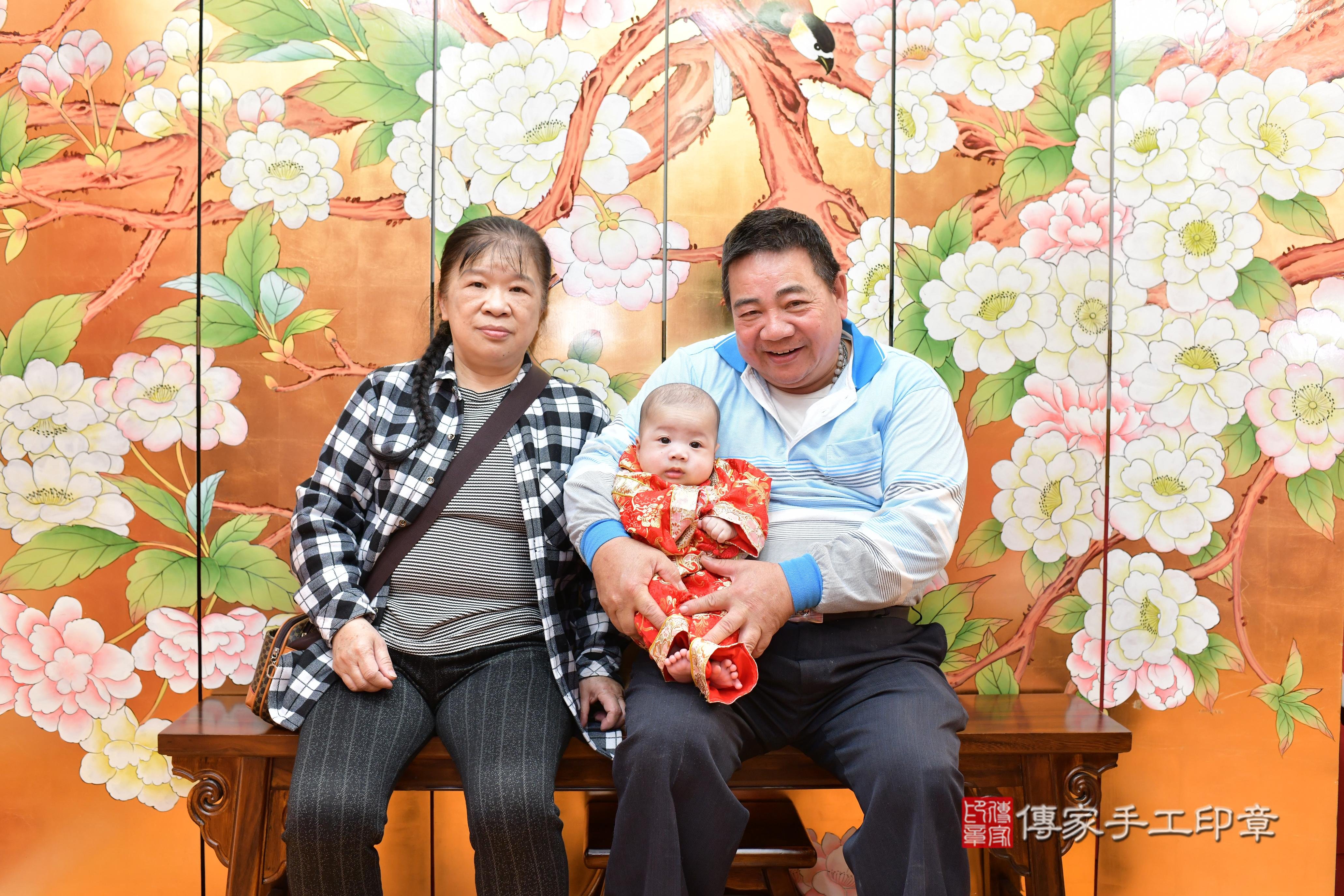 傳家手工印章桃園店、抓周、度脺、中國風會場、傳家嬰兒古禮、吉祥話、抓周道具物品24種、拍照。抓周證書。寶寶抓周、滿周歲、生日快樂、祝福