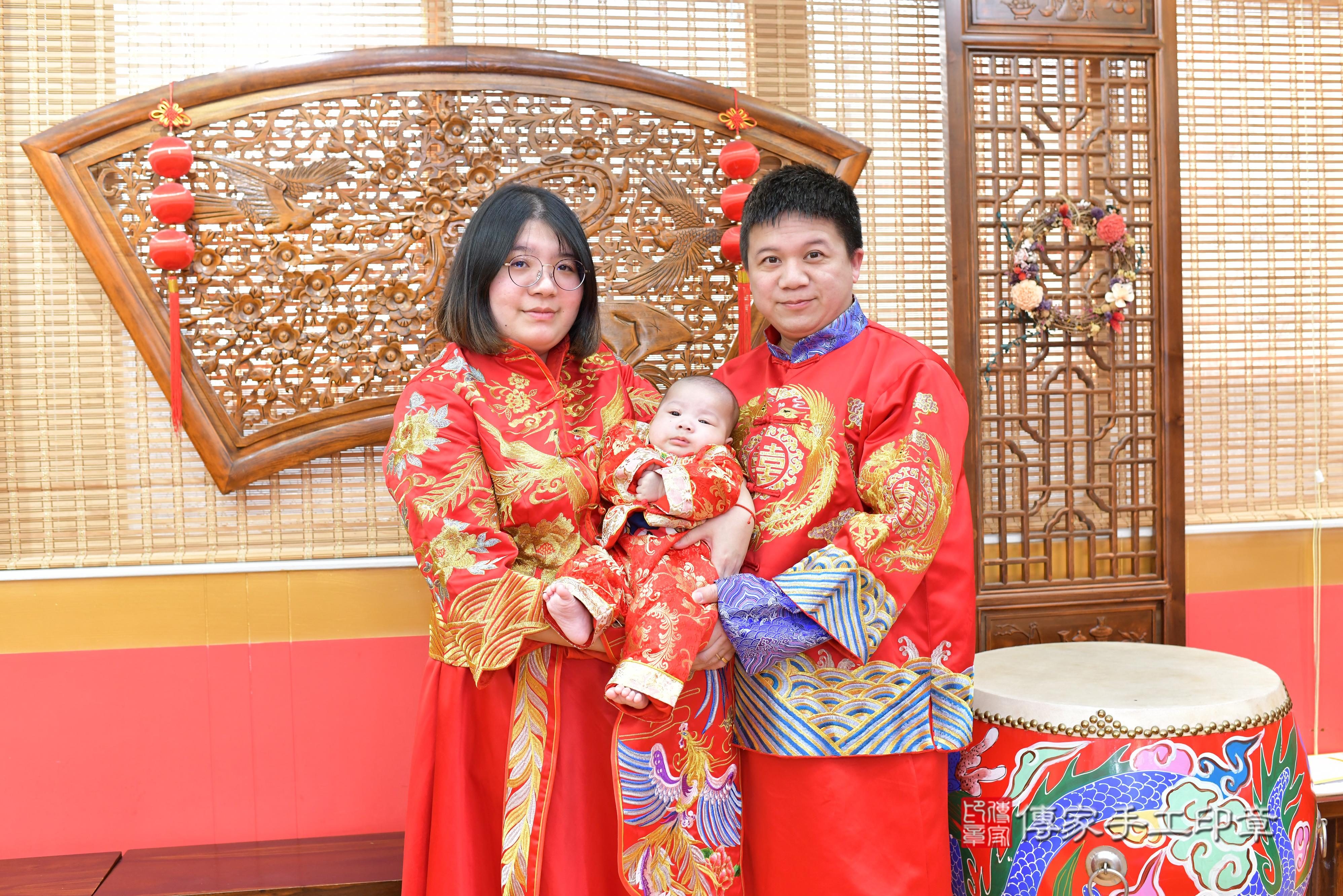 傳家手工印章桃園店、抓周、度脺、中國風會場、傳家嬰兒古禮、吉祥話、抓周道具物品24種、拍照。抓周證書。寶寶抓周、滿周歲、生日快樂、祝福