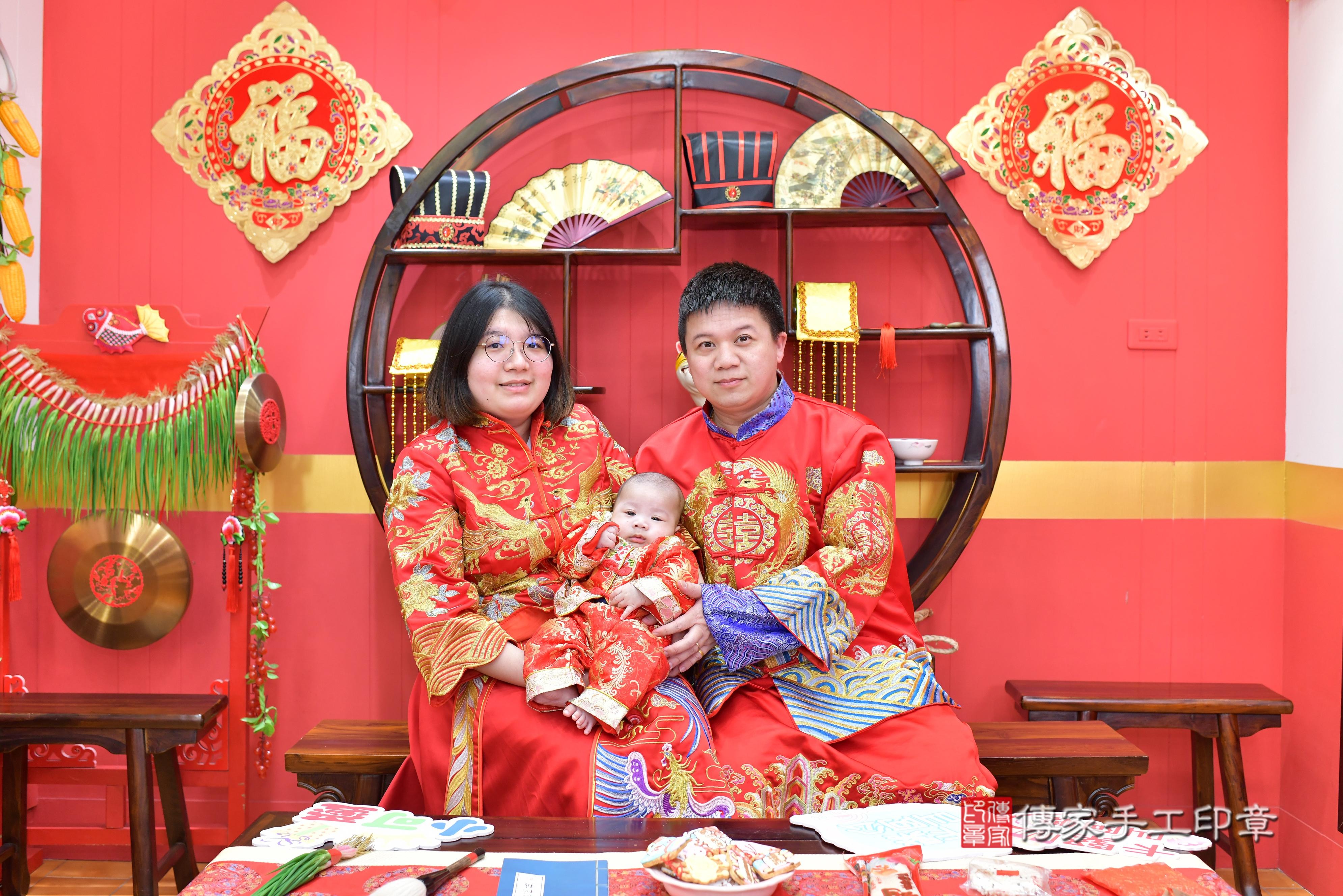 傳家手工印章桃園店、抓周、度脺、中國風會場、傳家嬰兒古禮、吉祥話、抓周道具物品24種、拍照。抓周證書。寶寶抓周、滿周歲、生日快樂、祝福