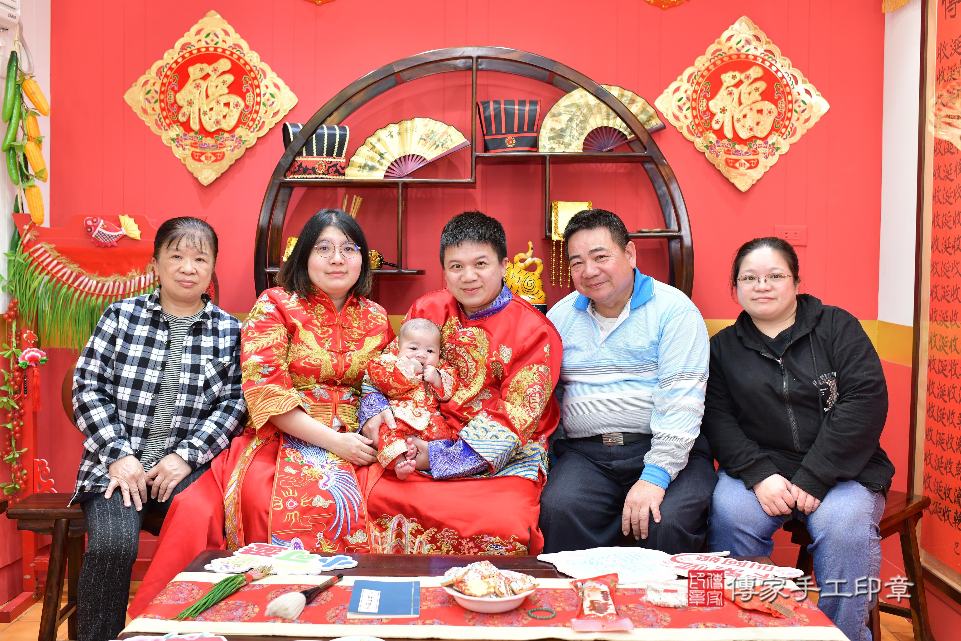 傳家手工印章桃園店、抓周、度脺、中國風會場、傳家嬰兒古禮、吉祥話、抓周道具物品24種、拍照。抓周證書。寶寶抓周、滿周歲、生日快樂、祝福