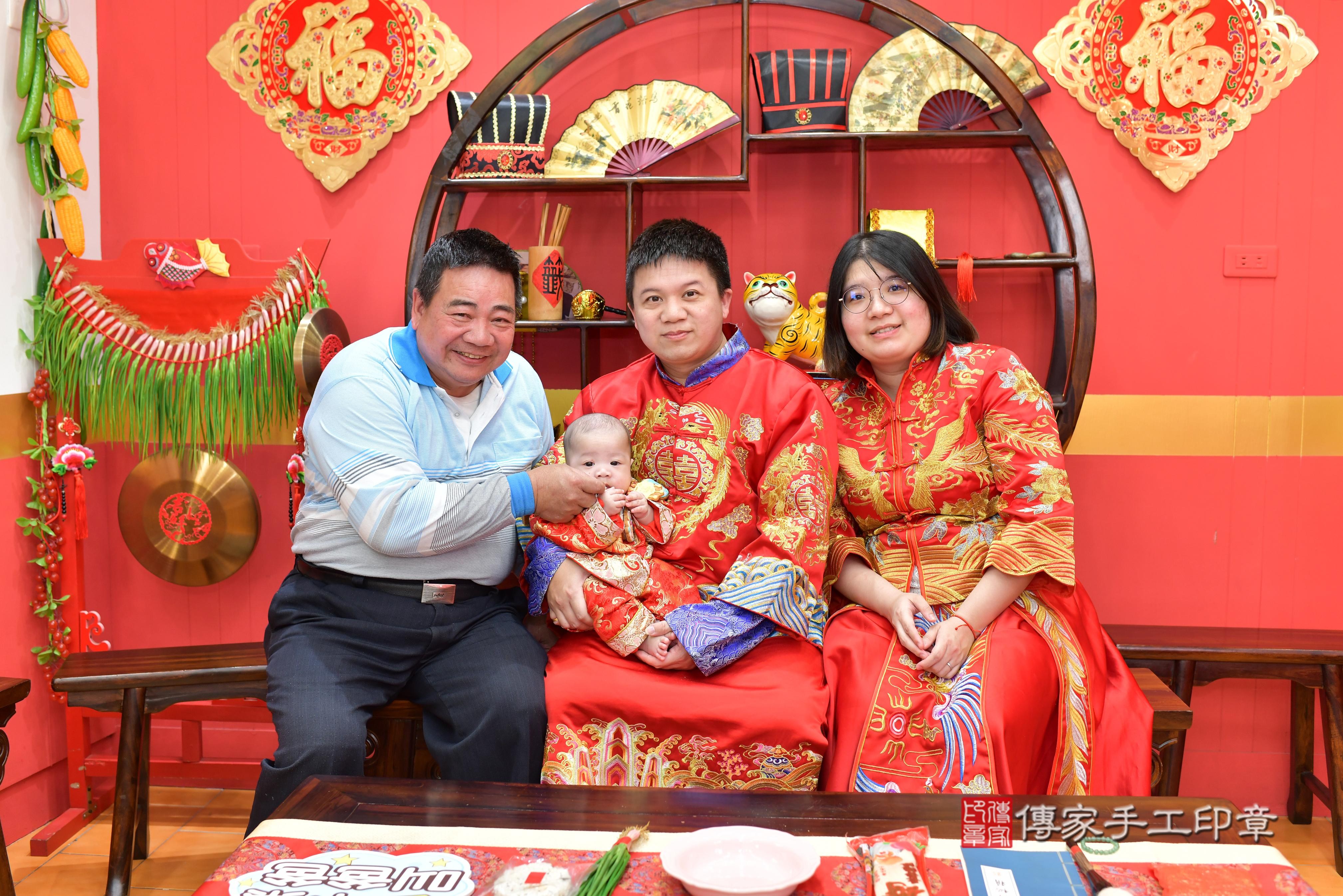 傳家手工印章桃園店、抓周、度脺、中國風會場、傳家嬰兒古禮、吉祥話、抓周道具物品24種、拍照。抓周證書。寶寶抓周、滿周歲、生日快樂、祝福