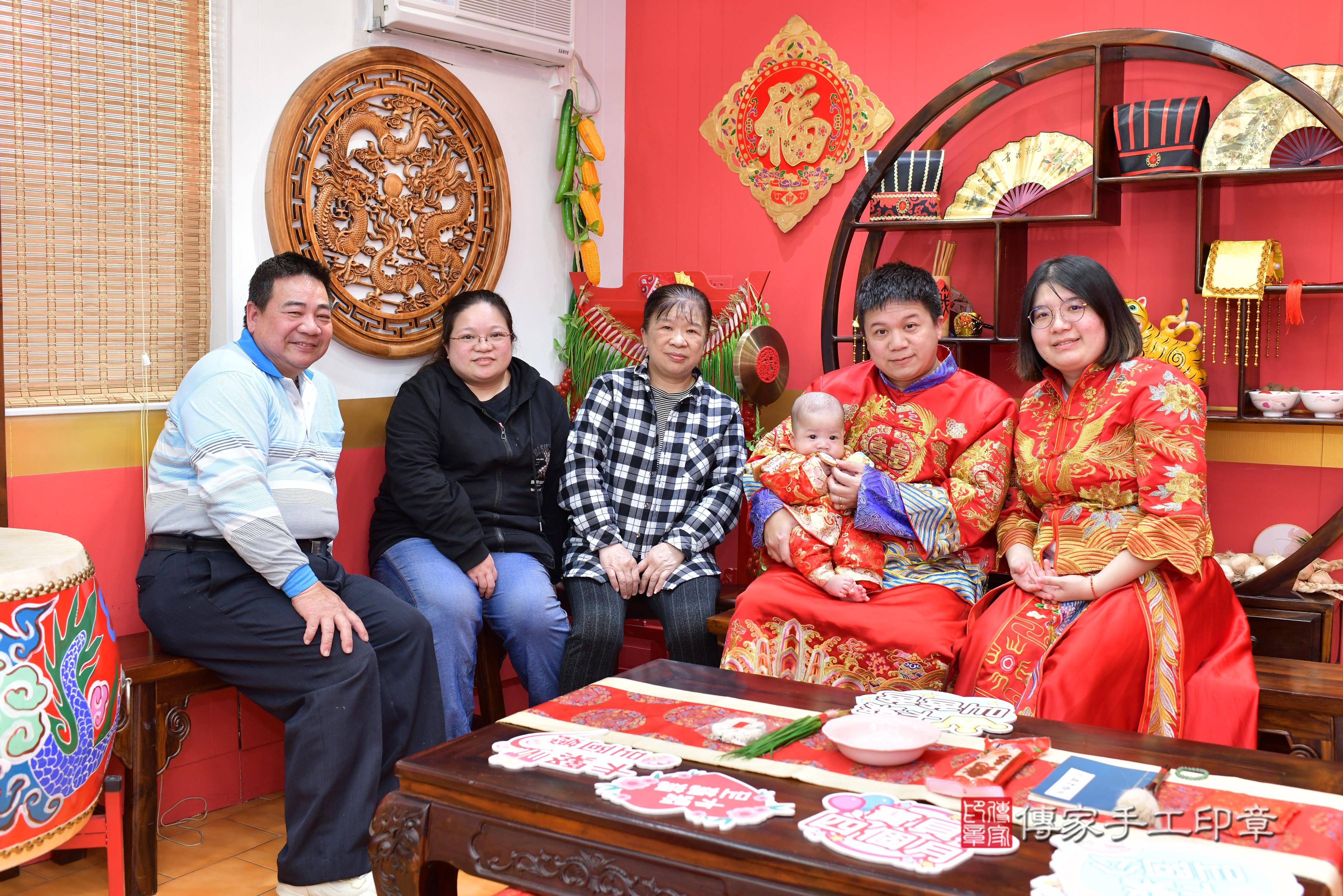 傳家手工印章桃園店、抓周、度脺、中國風會場、傳家嬰兒古禮、吉祥話、抓周道具物品24種、拍照。抓周證書。寶寶抓周、滿周歲、生日快樂、祝福