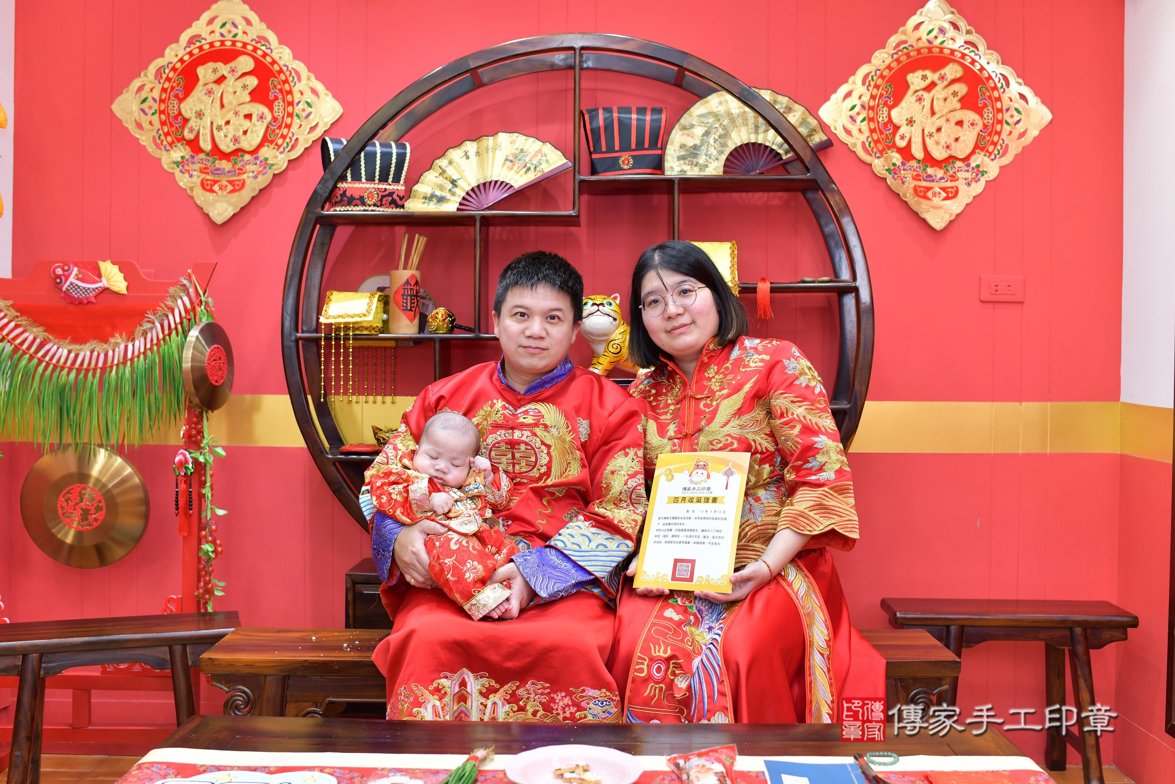傳家手工印章桃園店、抓周、度脺、中國風會場、傳家嬰兒古禮、吉祥話、抓周道具物品24種、拍照。抓周證書。寶寶抓周、滿周歲、生日快樂、祝福
