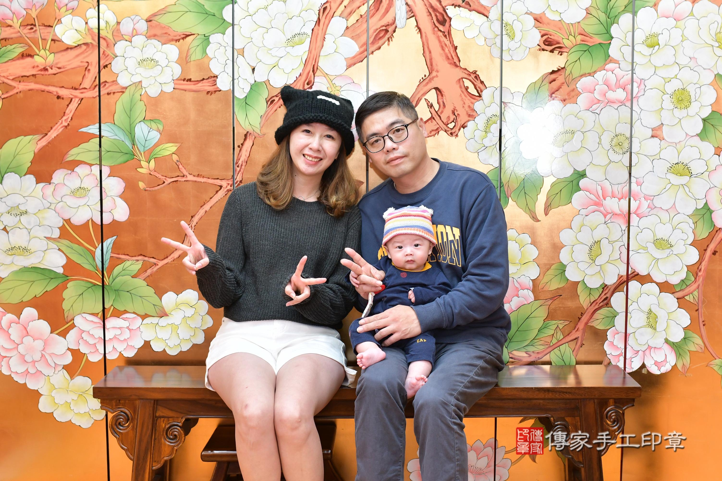 傳家手工印章桃園店、抓周、度脺、中國風會場、傳家嬰兒古禮、吉祥話、抓周道具物品24種、拍照。抓周證書。寶寶抓周、滿周歲、生日快樂、祝福