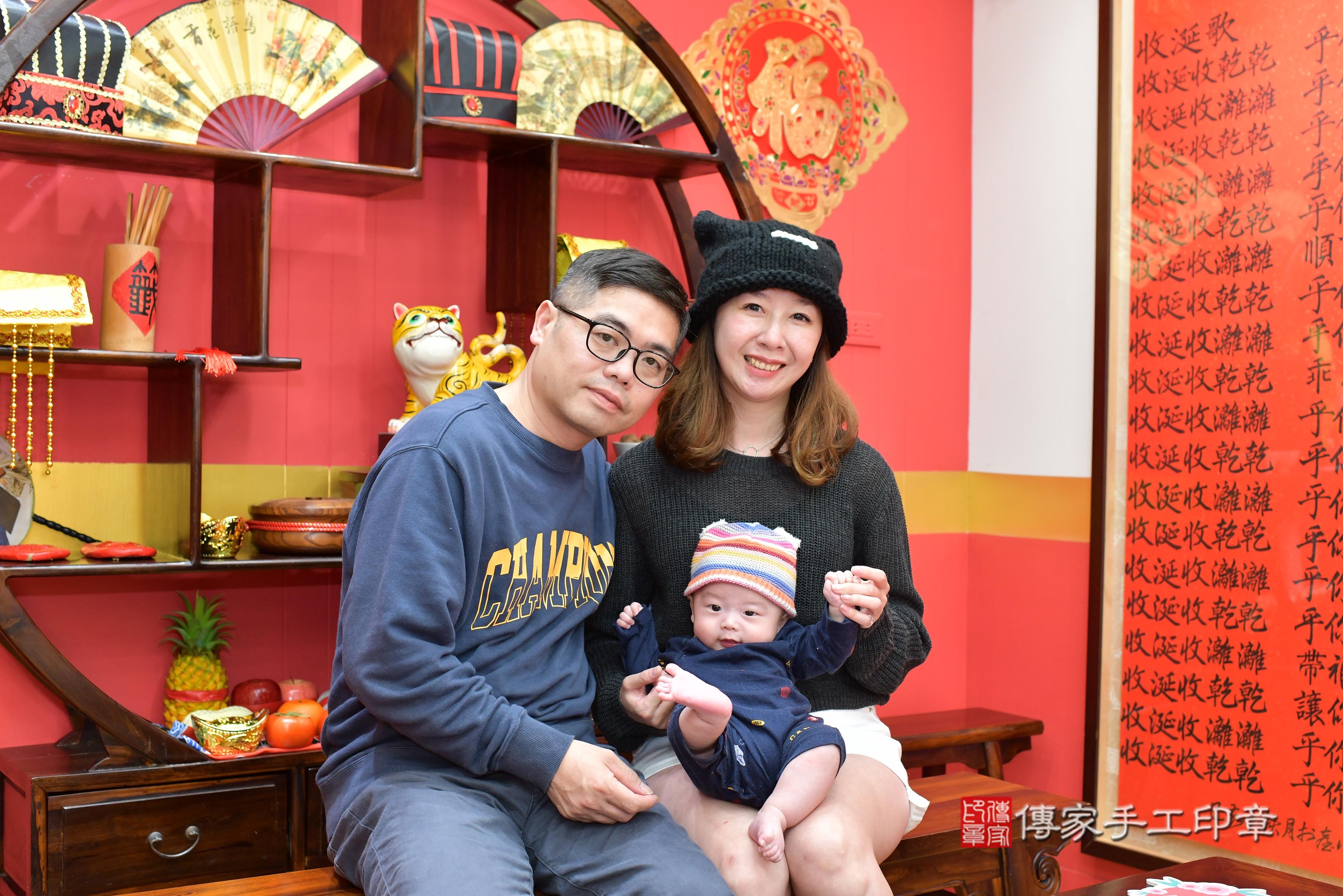 傳家手工印章桃園店、抓周、度脺、中國風會場、傳家嬰兒古禮、吉祥話、抓周道具物品24種、拍照。抓周證書。寶寶抓周、滿周歲、生日快樂、祝福