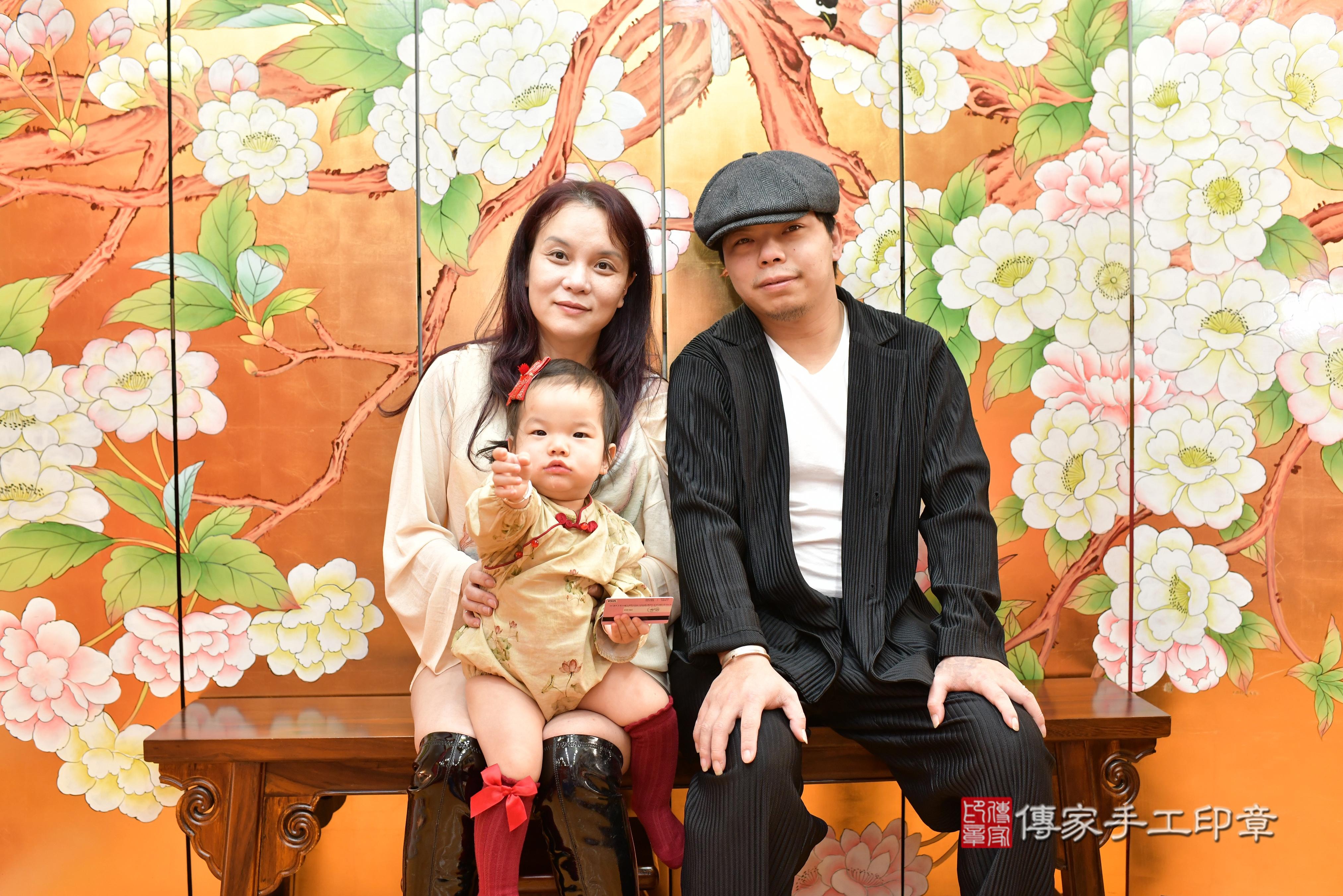 傳家手工印章桃園店、抓周、度脺、中國風會場、傳家嬰兒古禮、吉祥話、抓周道具物品24種、拍照。抓周證書。寶寶抓周、滿周歲、生日快樂、祝福