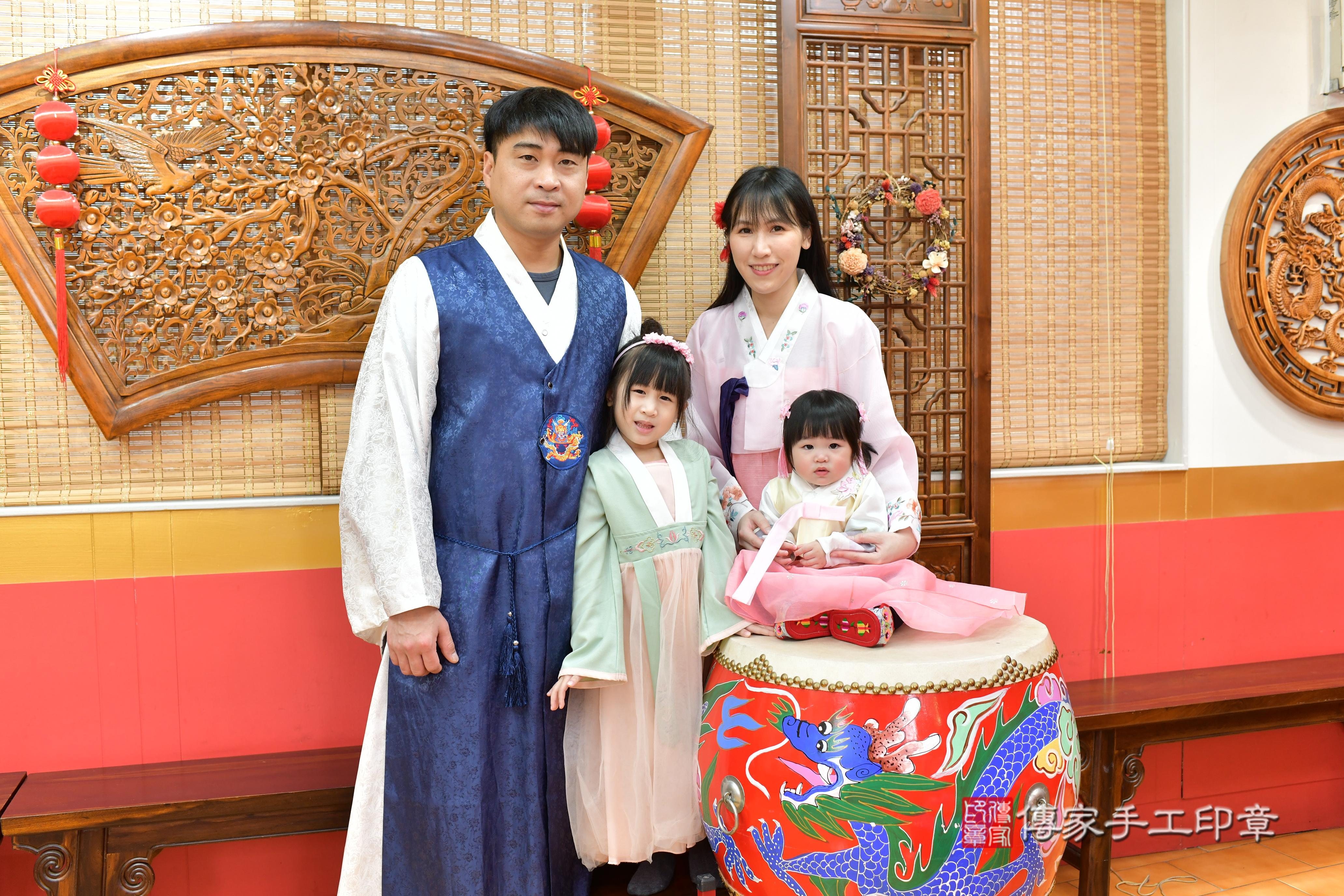 傳家手工印章桃園店、抓周、度脺、中國風會場、傳家嬰兒古禮、吉祥話、抓周道具物品24種、拍照。抓周證書。寶寶抓周、滿周歲、生日快樂、祝福
