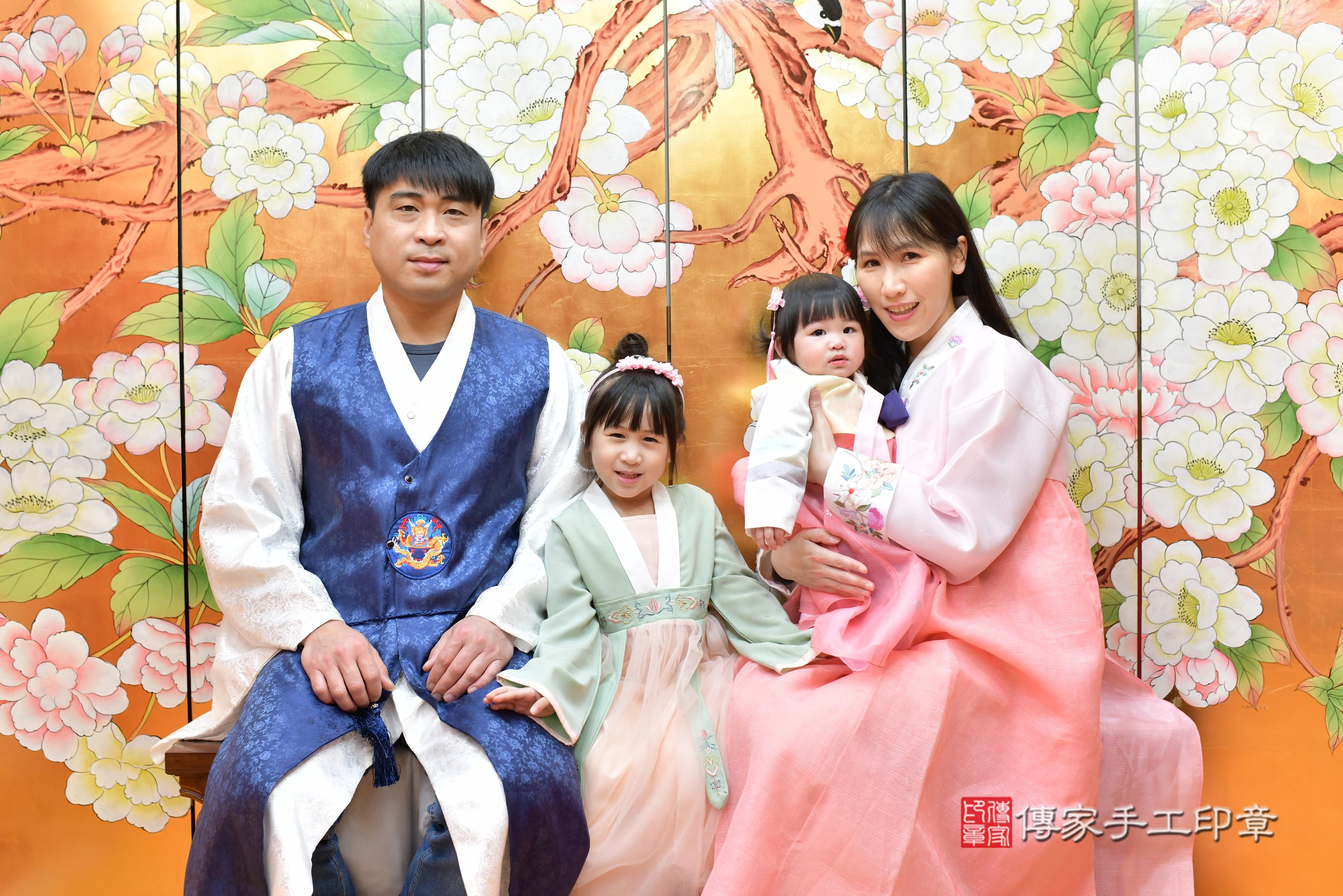 傳家手工印章桃園店、抓周、度脺、中國風會場、傳家嬰兒古禮、吉祥話、抓周道具物品24種、拍照。抓周證書。寶寶抓周、滿周歲、生日快樂、祝福