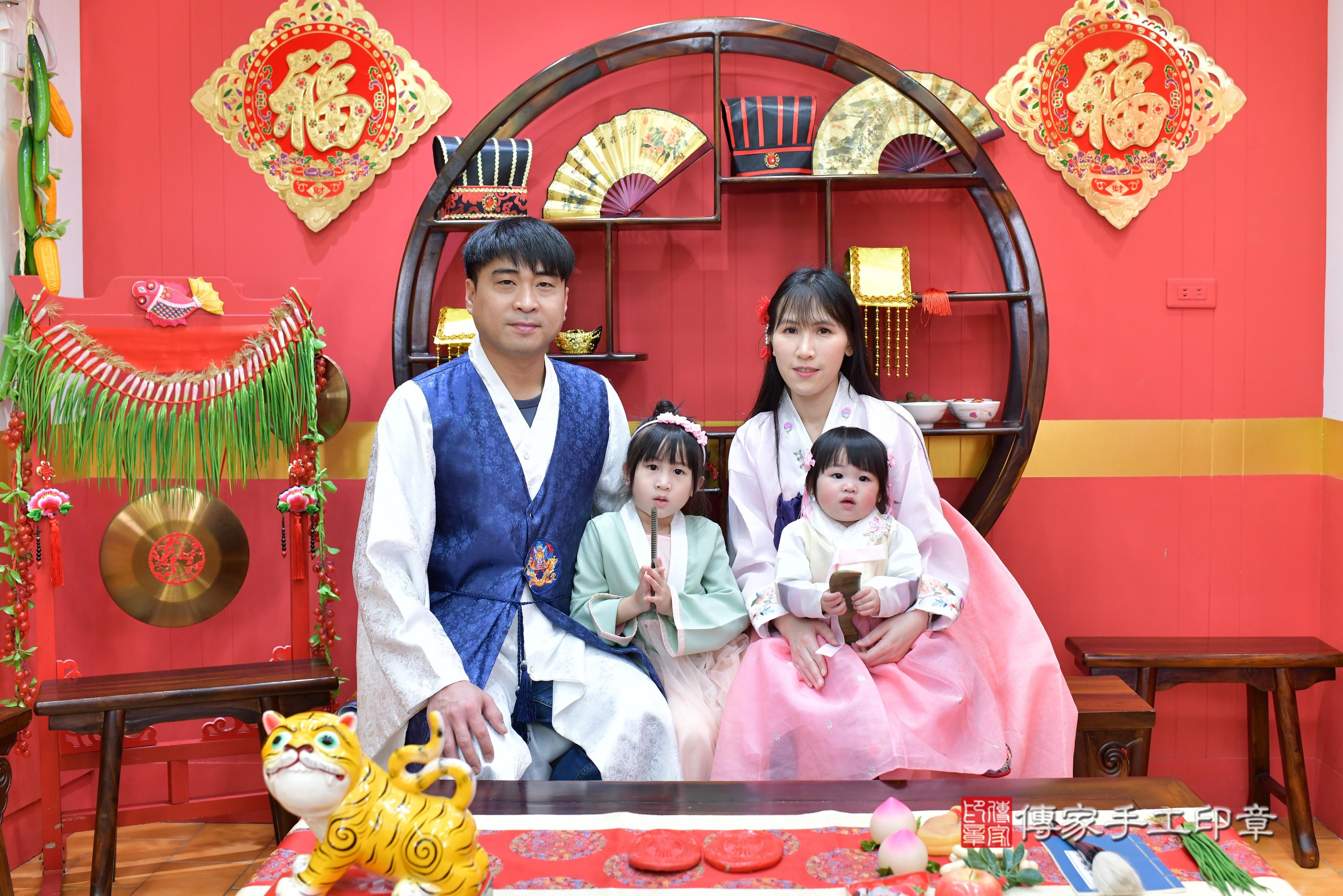 傳家手工印章桃園店、抓周、度脺、中國風會場、傳家嬰兒古禮、吉祥話、抓周道具物品24種、拍照。抓周證書。寶寶抓周、滿周歲、生日快樂、祝福