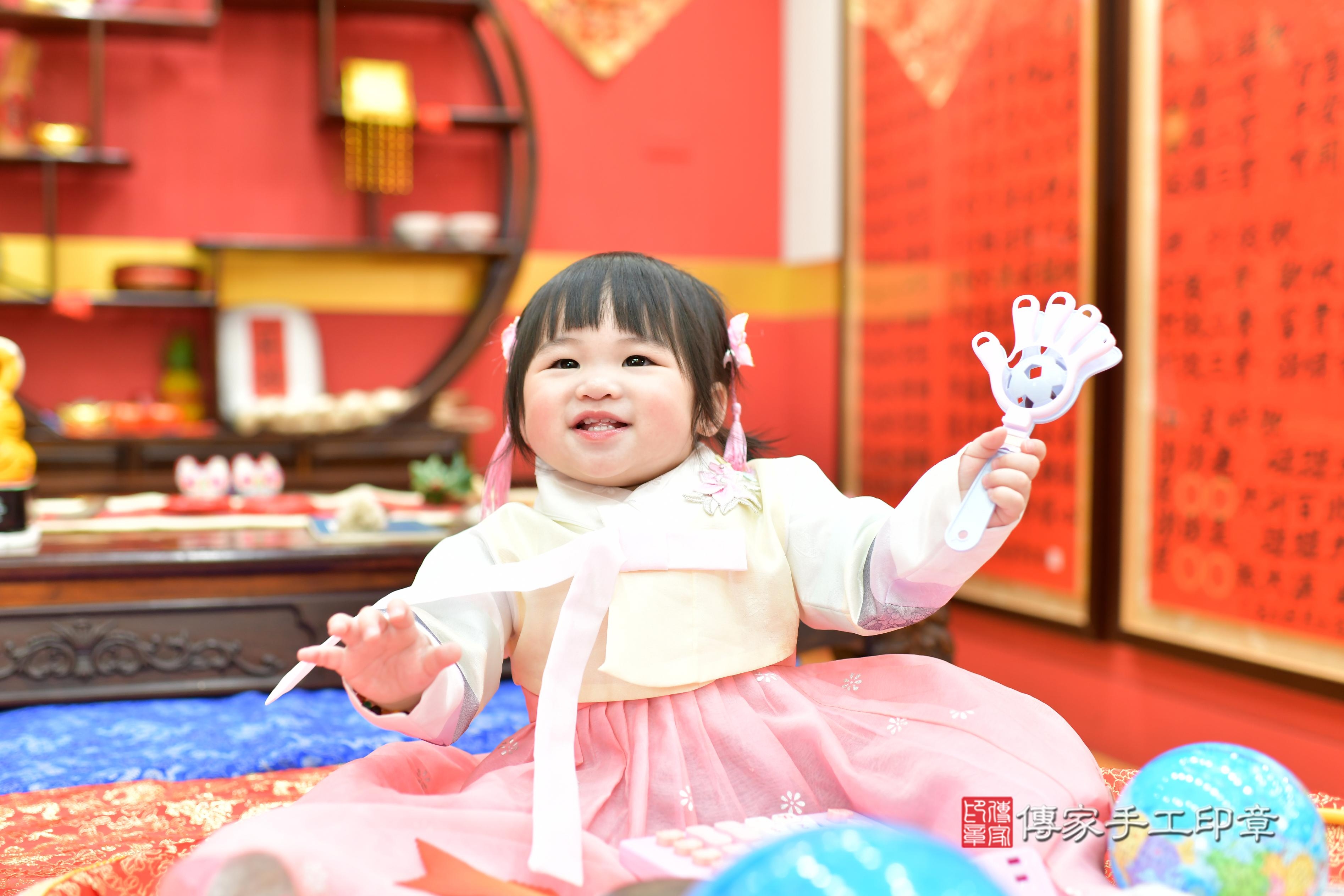 傳家手工印章桃園店、抓周、度脺、中國風會場、傳家嬰兒古禮、吉祥話、抓周道具物品24種、拍照。抓周證書。寶寶抓周、滿周歲、生日快樂、祝福