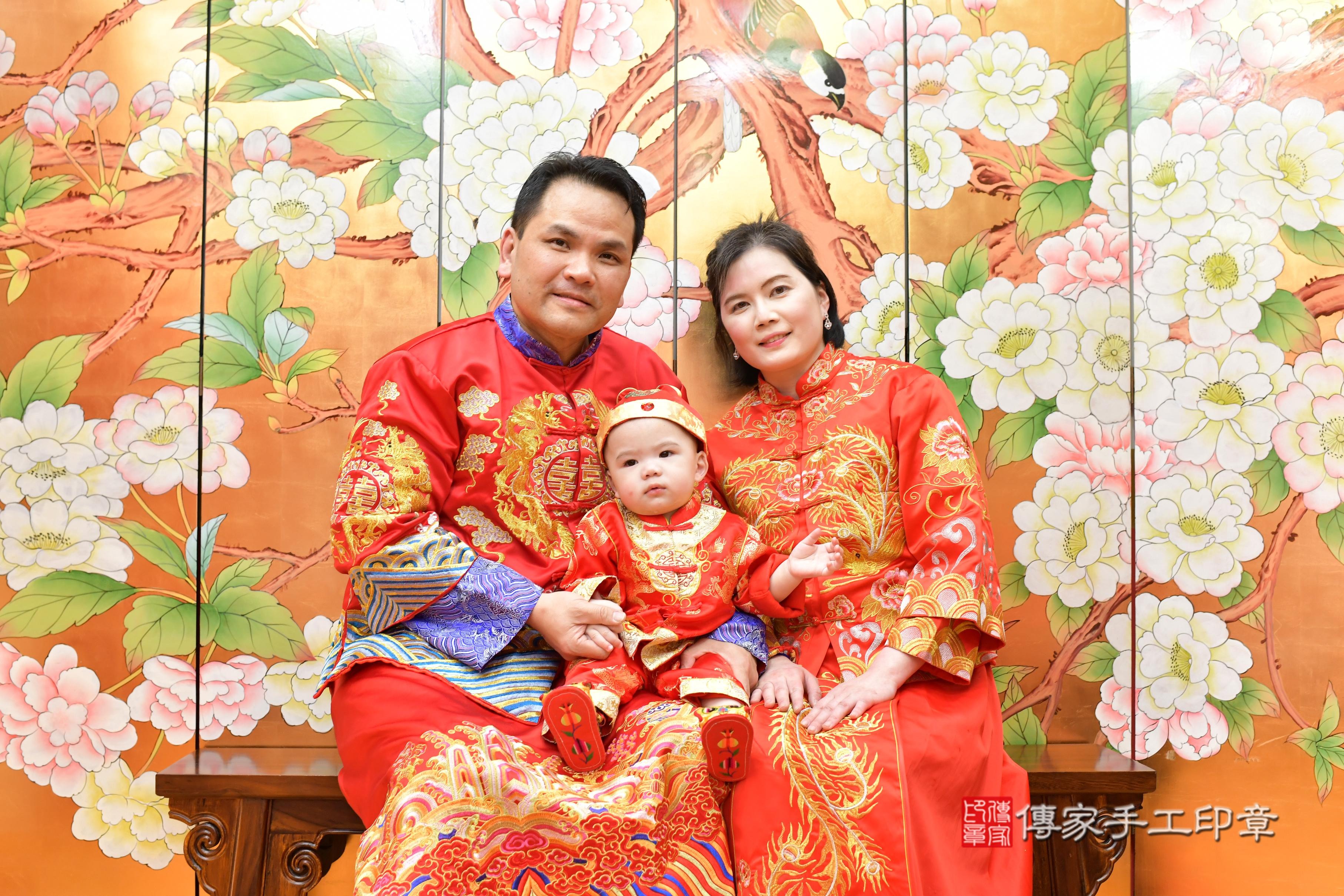 傳家手工印章桃園店、抓周、度脺、中國風會場、傳家嬰兒古禮、吉祥話、抓周道具物品24種、拍照。抓周證書。寶寶抓周、滿周歲、生日快樂、祝福
