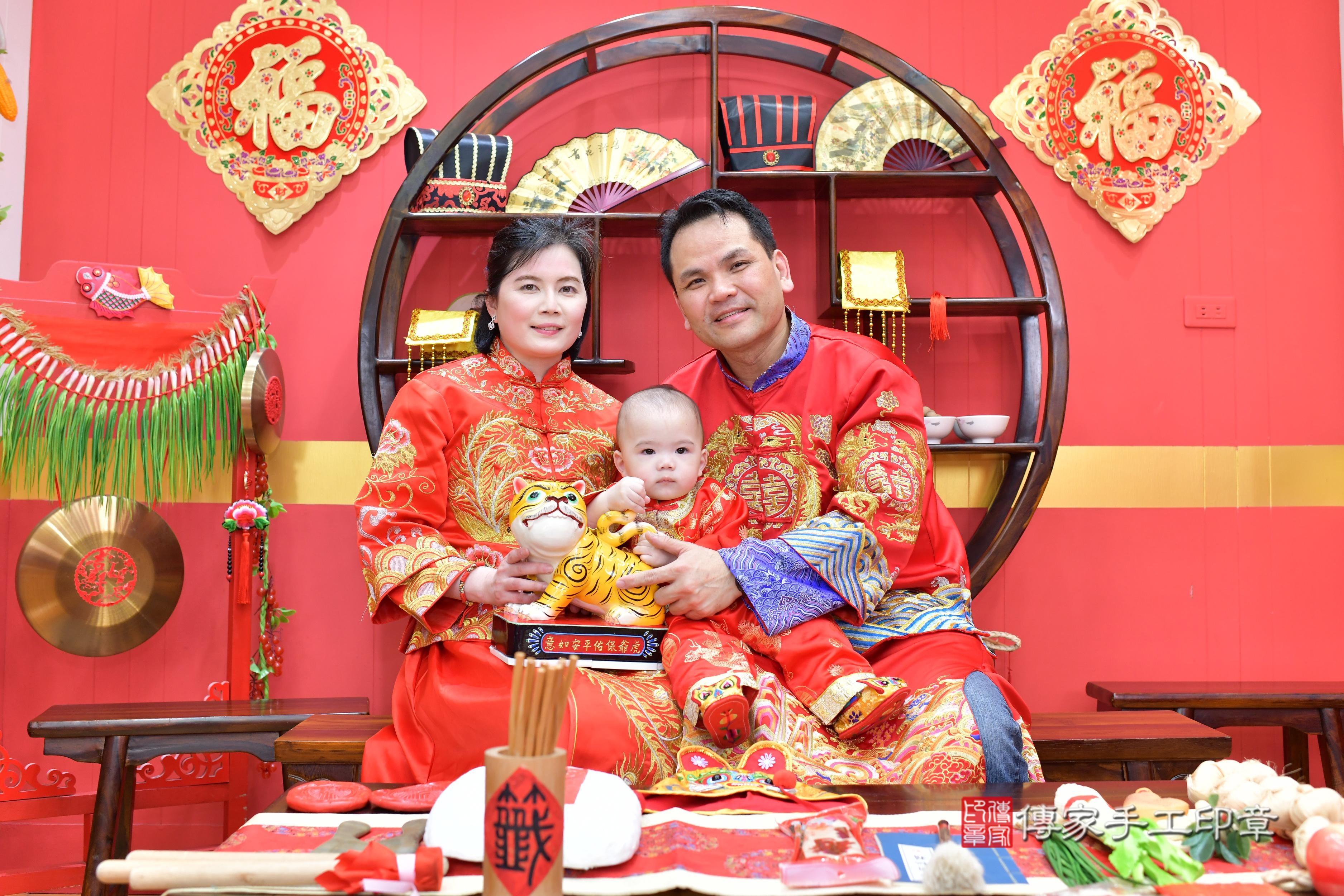 傳家手工印章桃園店、抓周、度脺、中國風會場、傳家嬰兒古禮、吉祥話、抓周道具物品24種、拍照。抓周證書。寶寶抓周、滿周歲、生日快樂、祝福