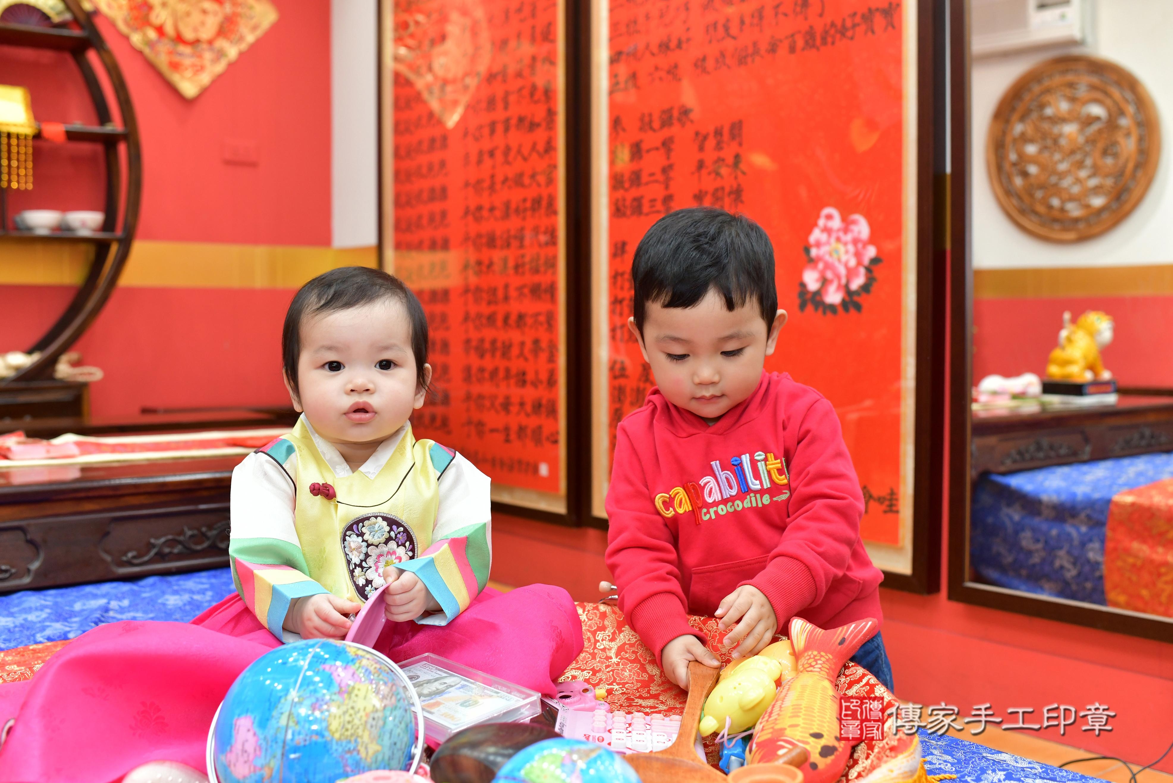 傳家手工印章桃園店、抓周、度脺、中國風會場、傳家嬰兒古禮、吉祥話、抓周道具物品24種、拍照。抓周證書。寶寶抓周、滿周歲、生日快樂、祝福
