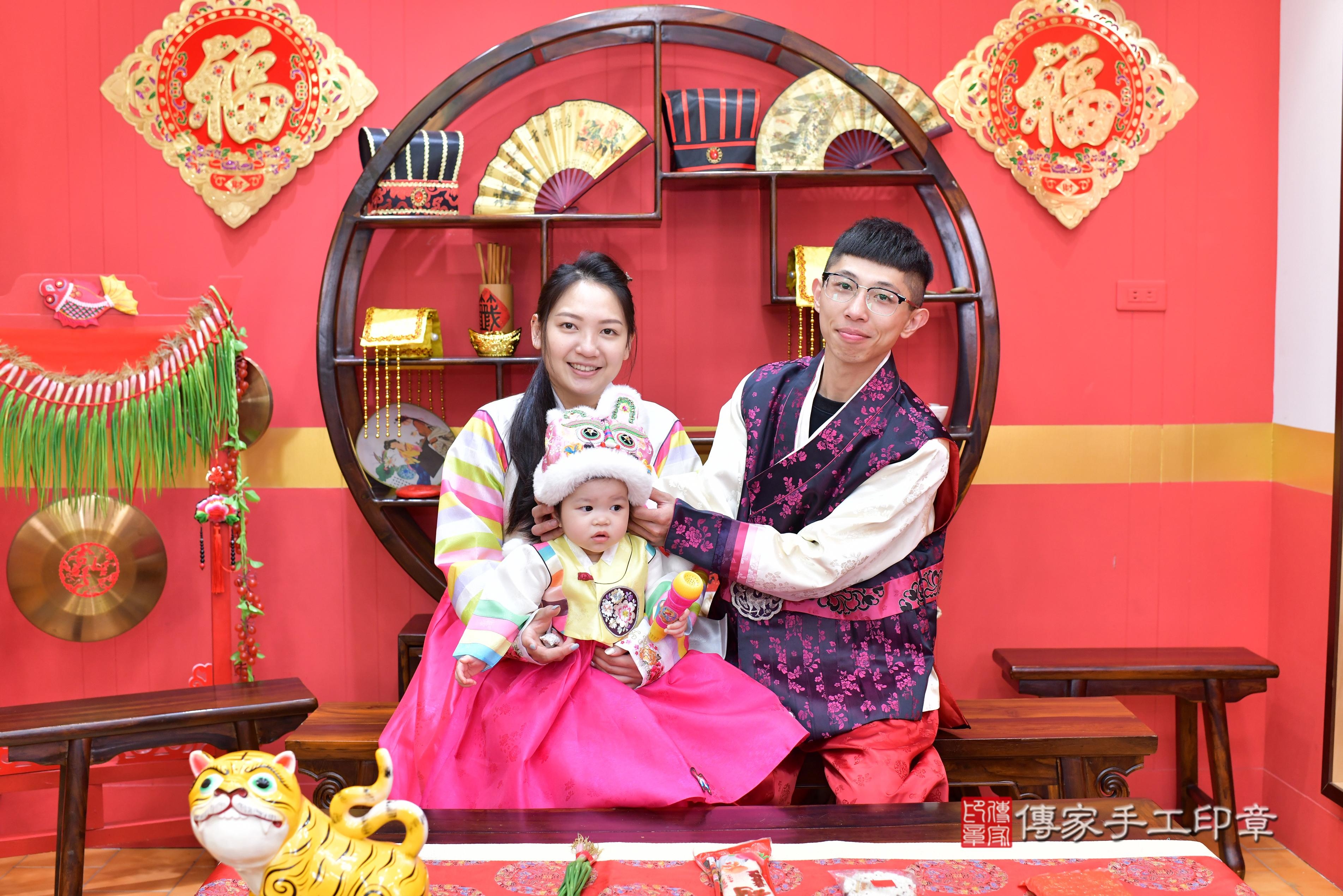 傳家手工印章桃園店、抓周、度脺、中國風會場、傳家嬰兒古禮、吉祥話、抓周道具物品24種、拍照。抓周證書。寶寶抓周、滿周歲、生日快樂、祝福