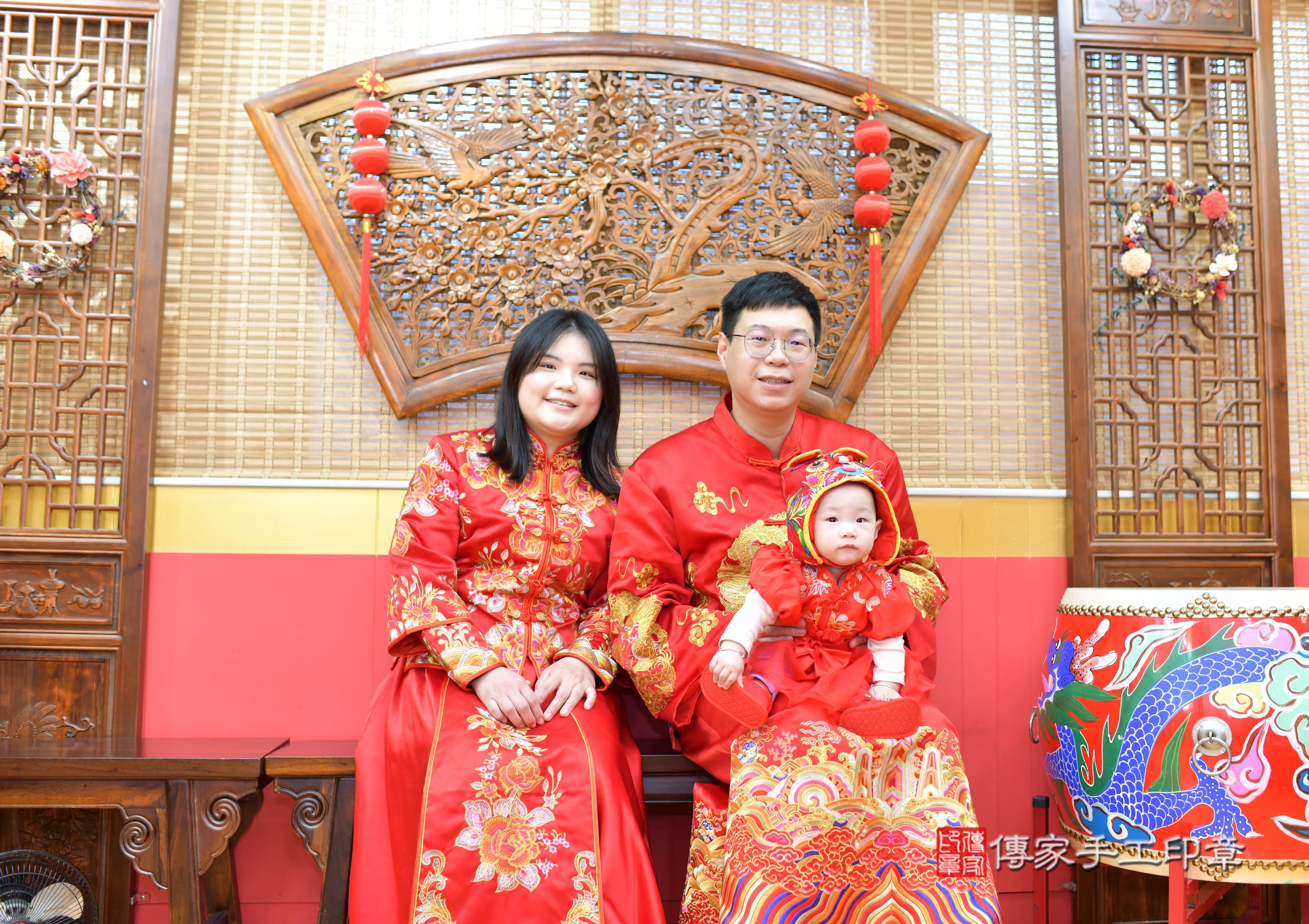 傳家手工印章桃園店、抓周、度脺、中國風會場、傳家嬰兒古禮、吉祥話、抓周道具物品24種、拍照。抓周證書。寶寶抓周、滿周歲、生日快樂、祝福