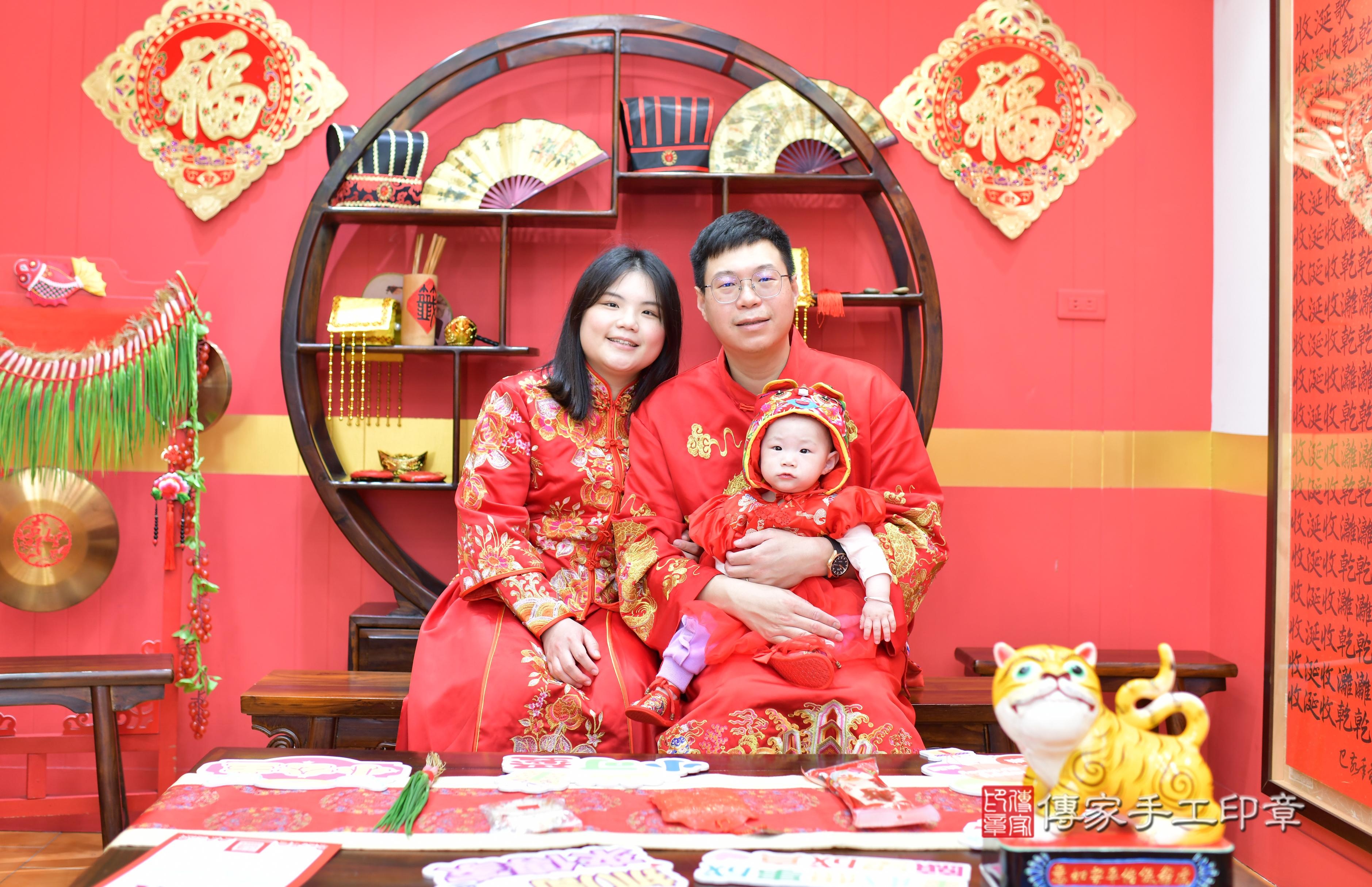 傳家手工印章桃園店、抓周、度脺、中國風會場、傳家嬰兒古禮、吉祥話、抓周道具物品24種、拍照。抓周證書。寶寶抓周、滿周歲、生日快樂、祝福