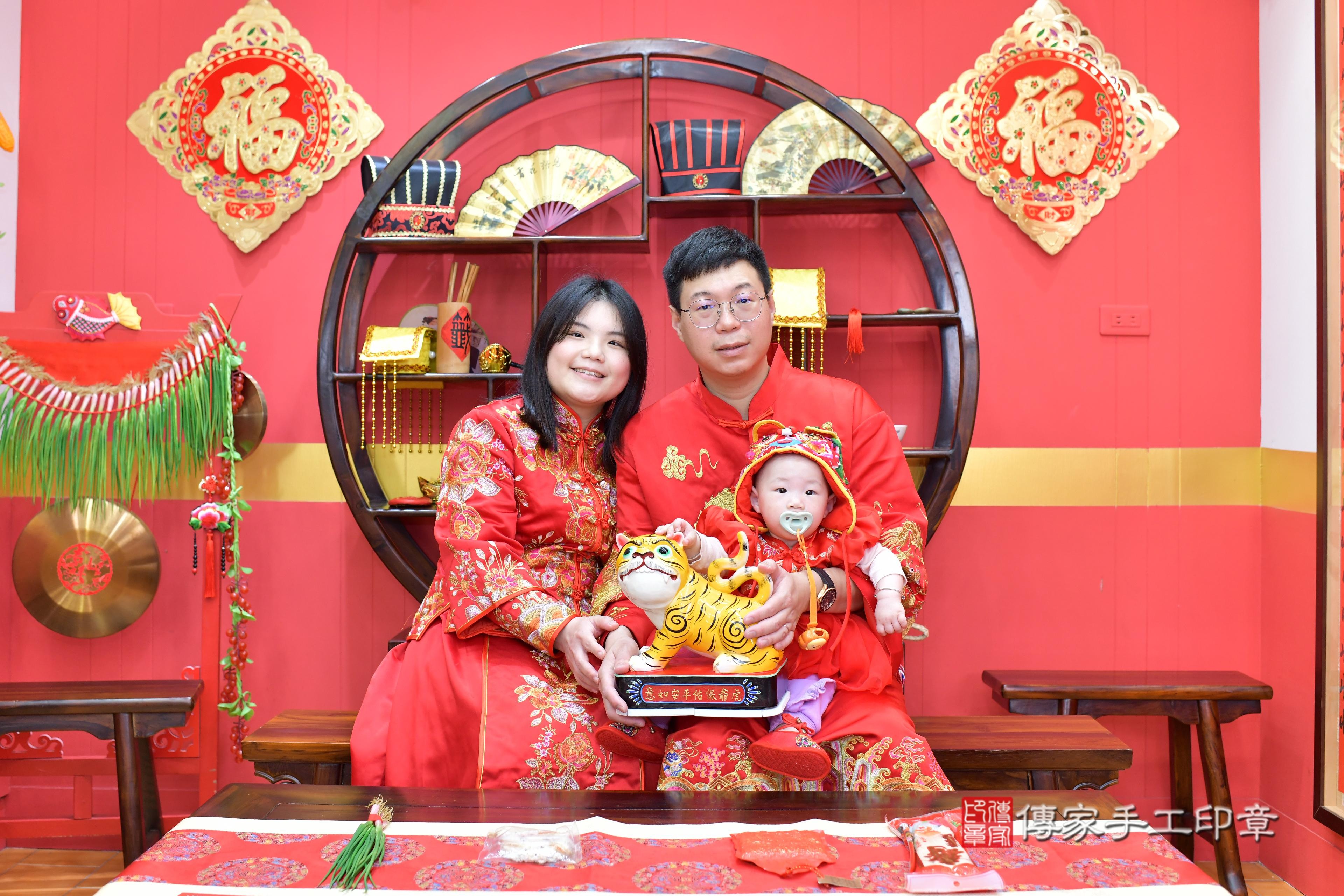 傳家手工印章桃園店、抓周、度脺、中國風會場、傳家嬰兒古禮、吉祥話、抓周道具物品24種、拍照。抓周證書。寶寶抓周、滿周歲、生日快樂、祝福