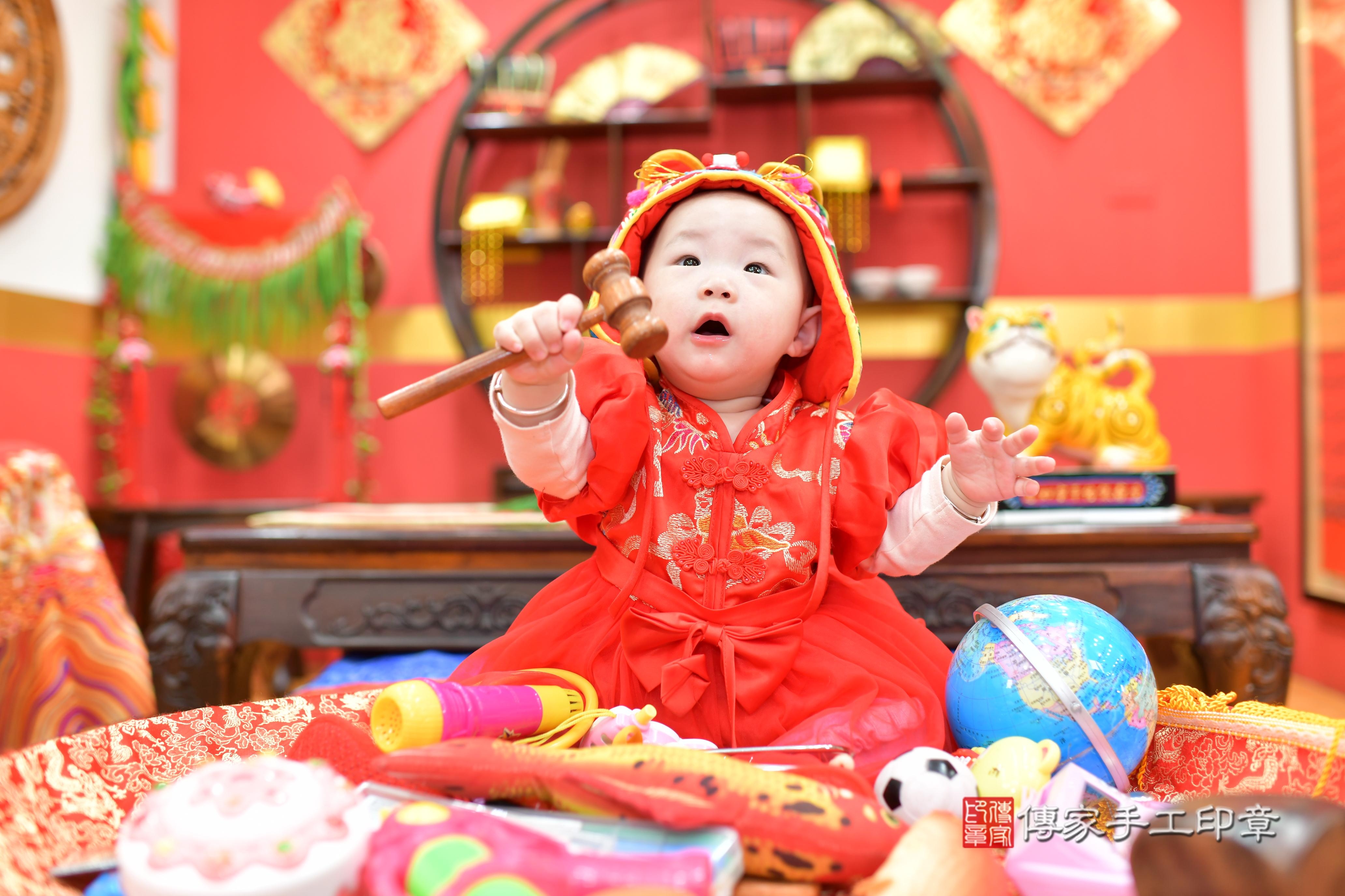 傳家手工印章桃園店、抓周、度脺、中國風會場、傳家嬰兒古禮、吉祥話、抓周道具物品24種、拍照。抓周證書。寶寶抓周、滿周歲、生日快樂、祝福