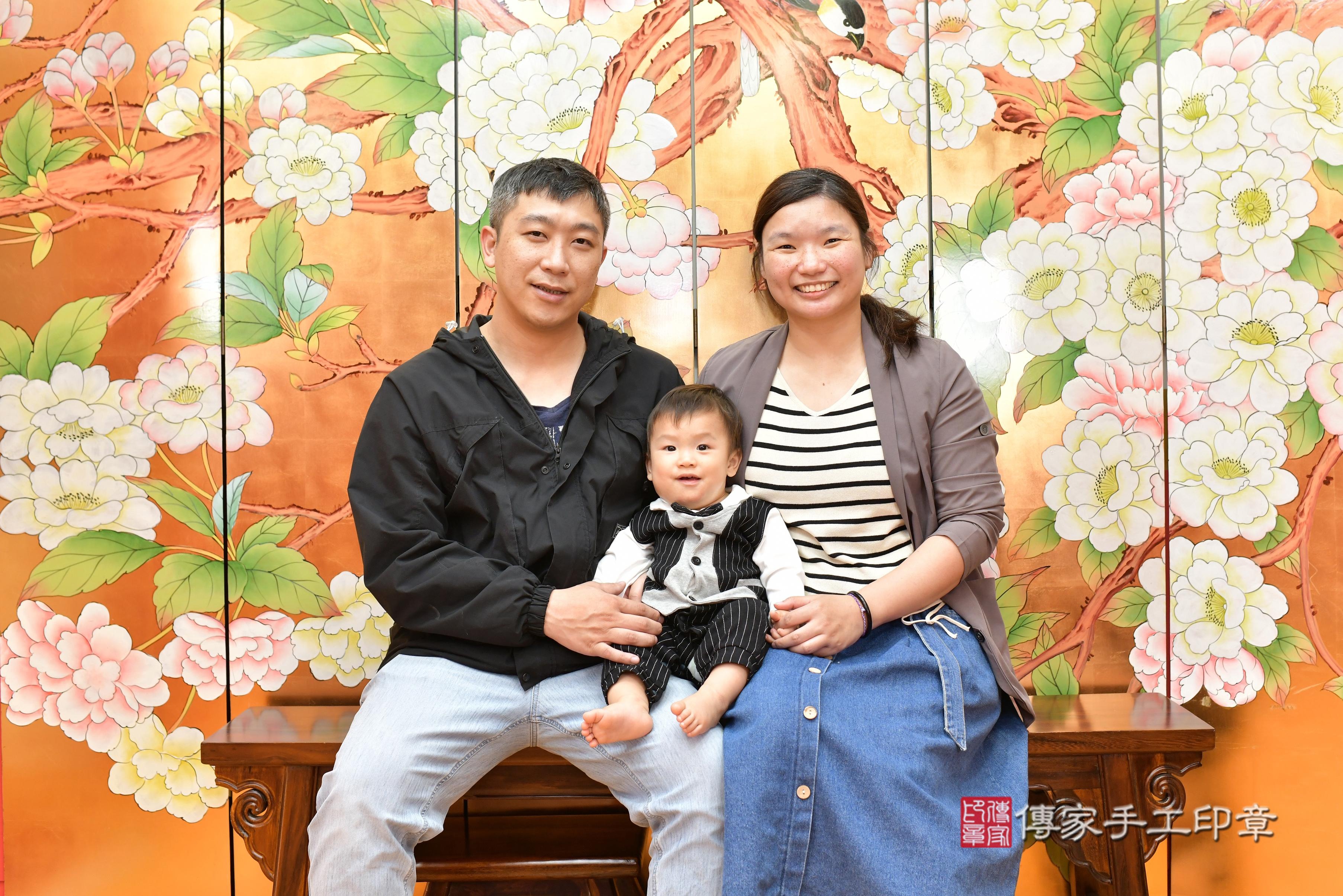 傳家手工印章桃園店、抓周、度脺、中國風會場、傳家嬰兒古禮、吉祥話、抓周道具物品24種、拍照。抓周證書。寶寶抓周、滿周歲、生日快樂、祝福