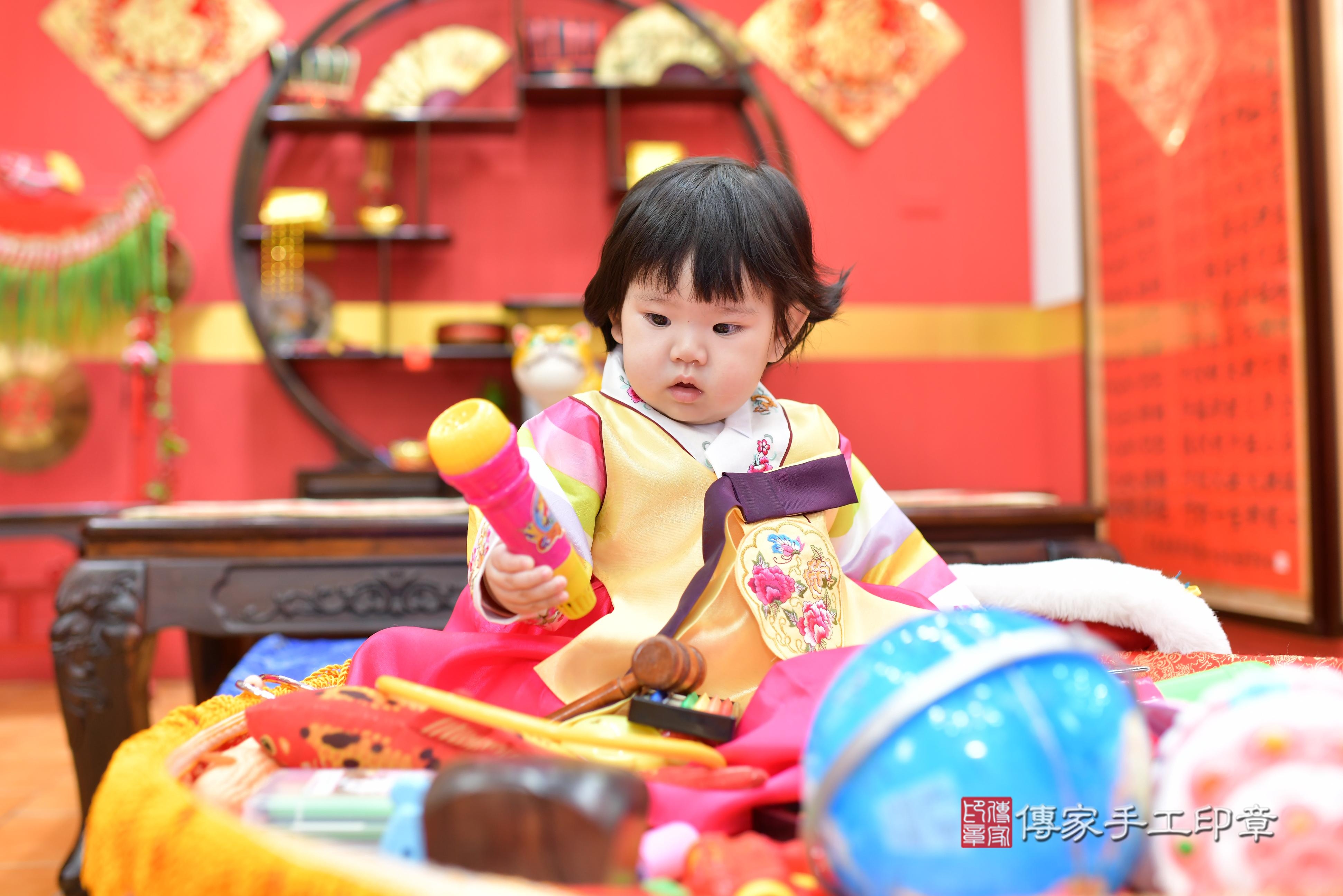 傳家手工印章桃園店、抓周、度脺、中國風會場、傳家嬰兒古禮、吉祥話、抓周道具物品24種、拍照。抓周證書。寶寶抓周、滿周歲、生日快樂、祝福