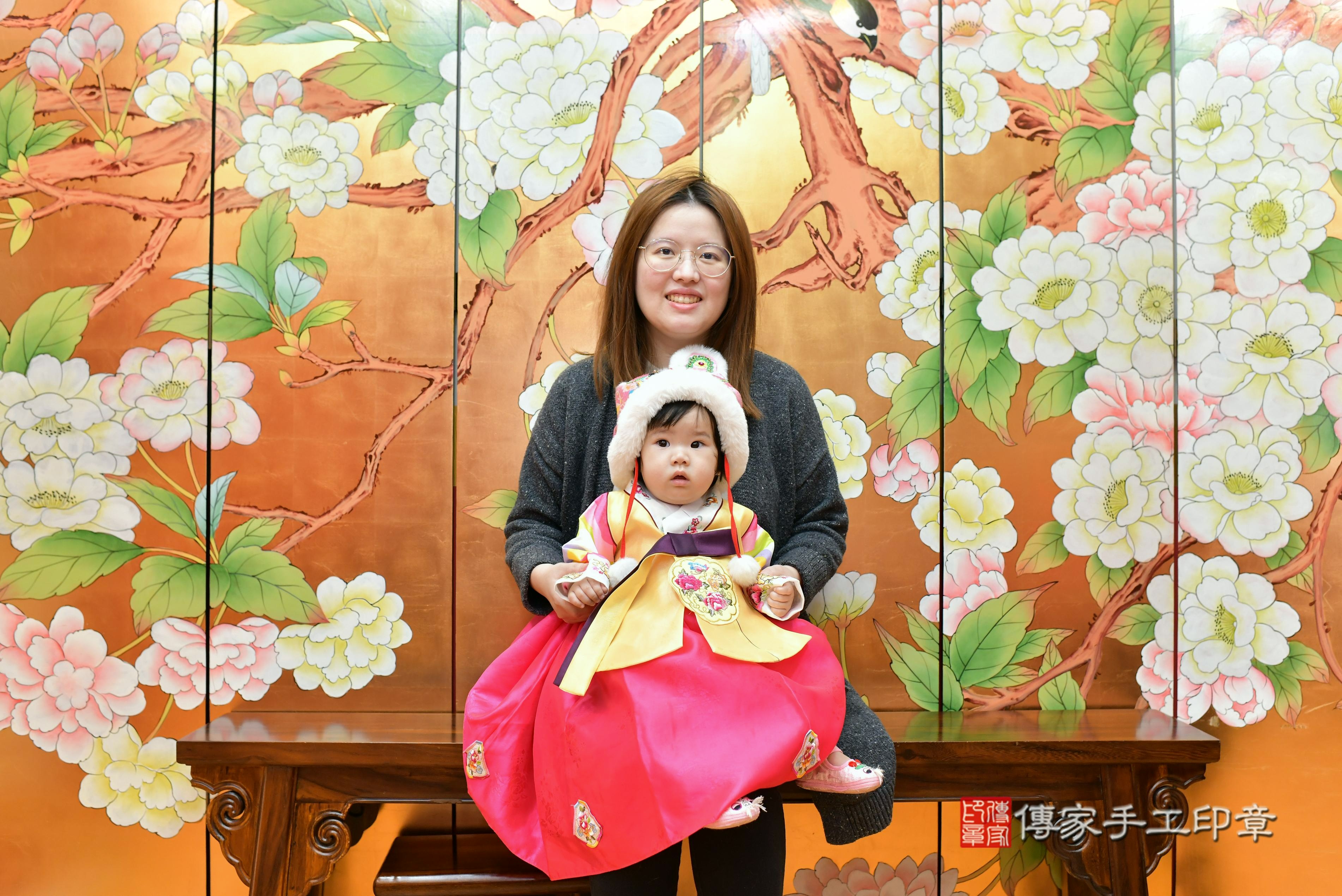 傳家手工印章桃園店、抓周、度脺、中國風會場、傳家嬰兒古禮、吉祥話、抓周道具物品24種、拍照。抓周證書。寶寶抓周、滿周歲、生日快樂、祝福
