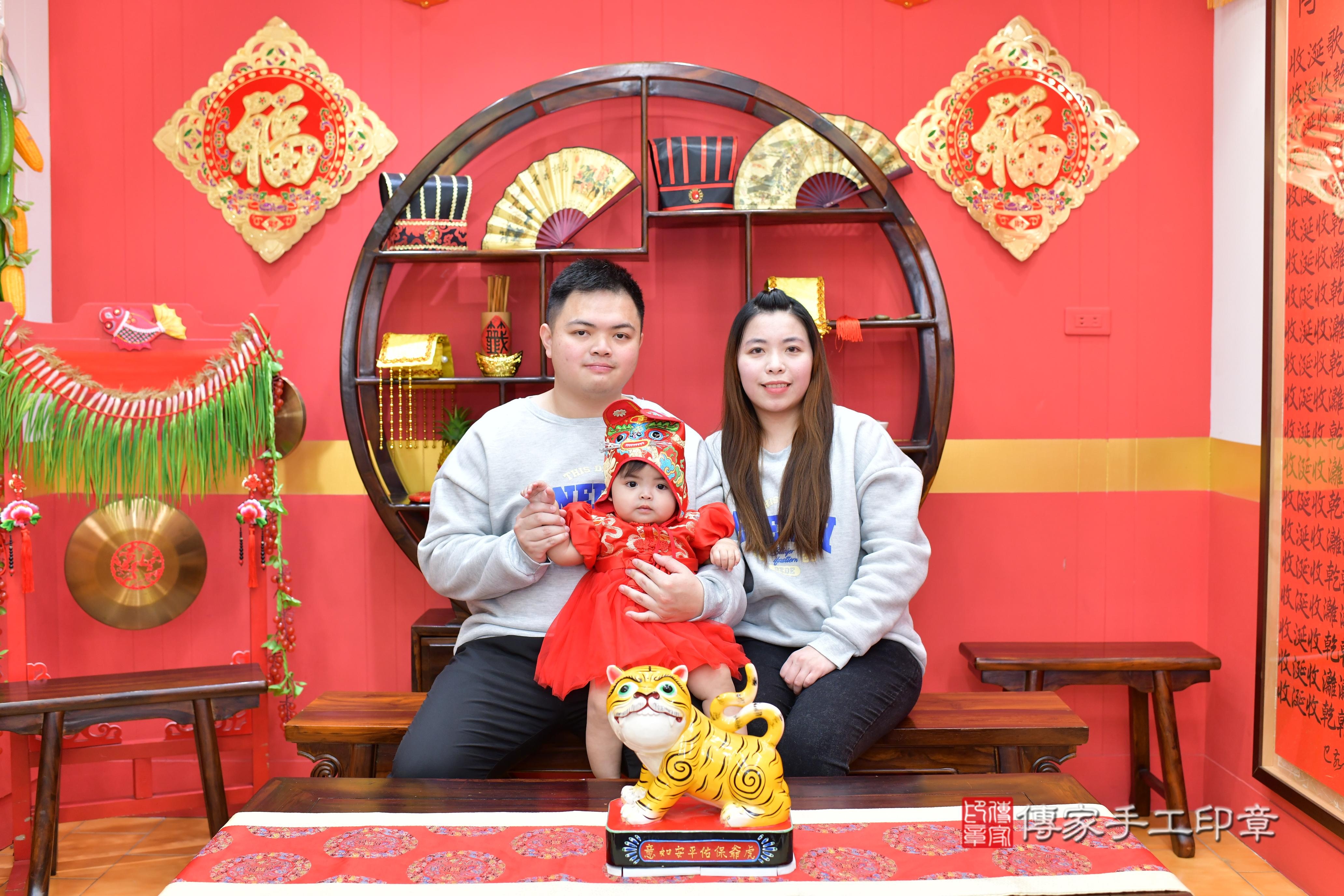 傳家手工印章桃園店、抓周、度脺、中國風會場、傳家嬰兒古禮、吉祥話、抓周道具物品24種、拍照。抓周證書。寶寶抓周、滿周歲、生日快樂、祝福