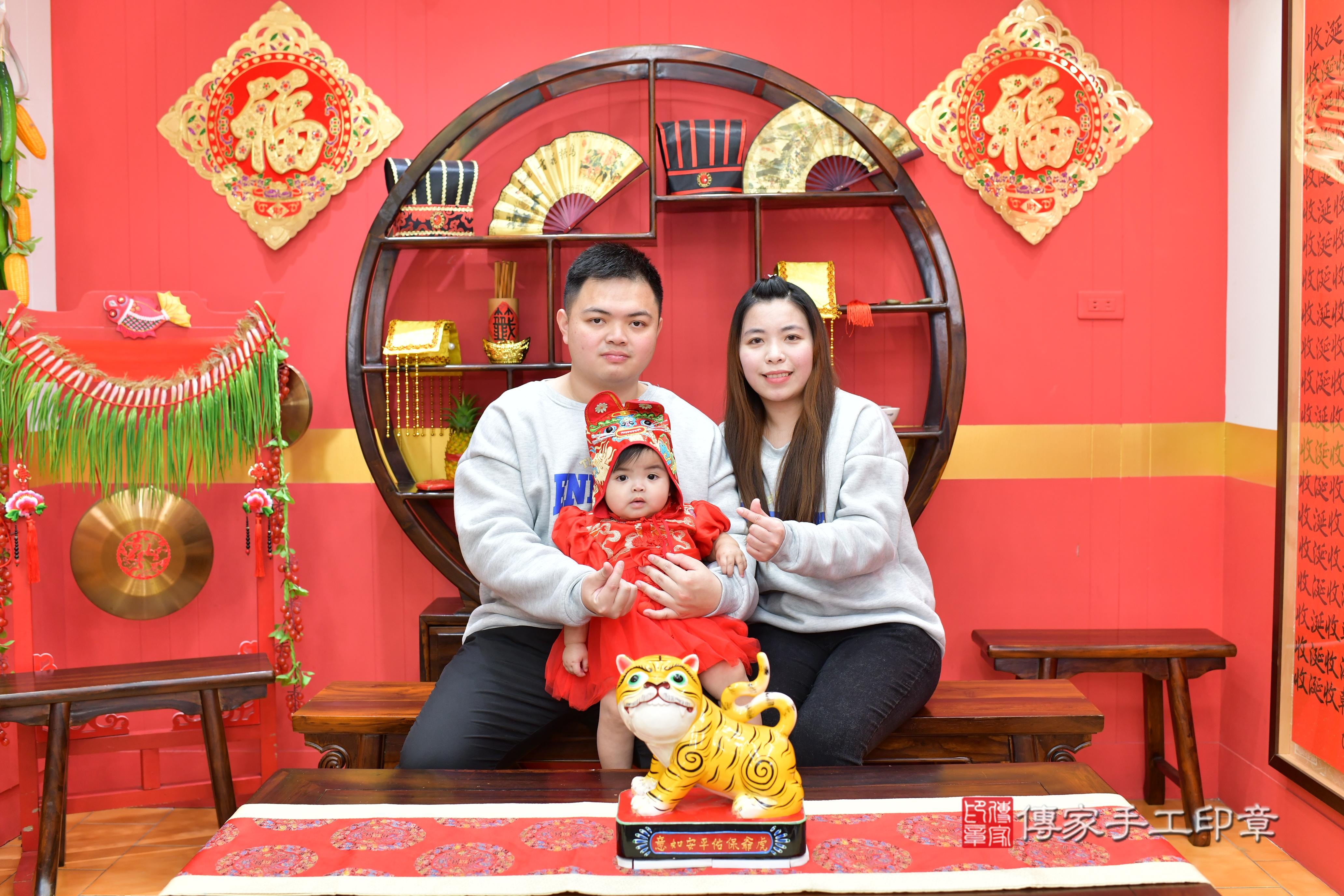 傳家手工印章桃園店、抓周、度脺、中國風會場、傳家嬰兒古禮、吉祥話、抓周道具物品24種、拍照。抓周證書。寶寶抓周、滿周歲、生日快樂、祝福