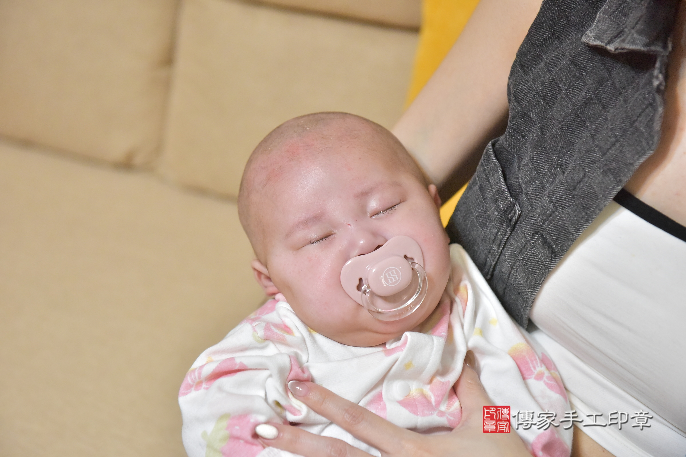 甯甯寶寶(台中市北屯區到府嬰兒甯甯寶寶滿月剃頭理髮、到府嬰兒剃胎毛儀式吉祥話)。到府剃頭剃胎毛主持、專業拍照、證書。★購買「臍帶章、肚臍章、胎毛筆刷印章」贈送：剃頭、收涎、抓周，三選一。2025.3.4，照片9