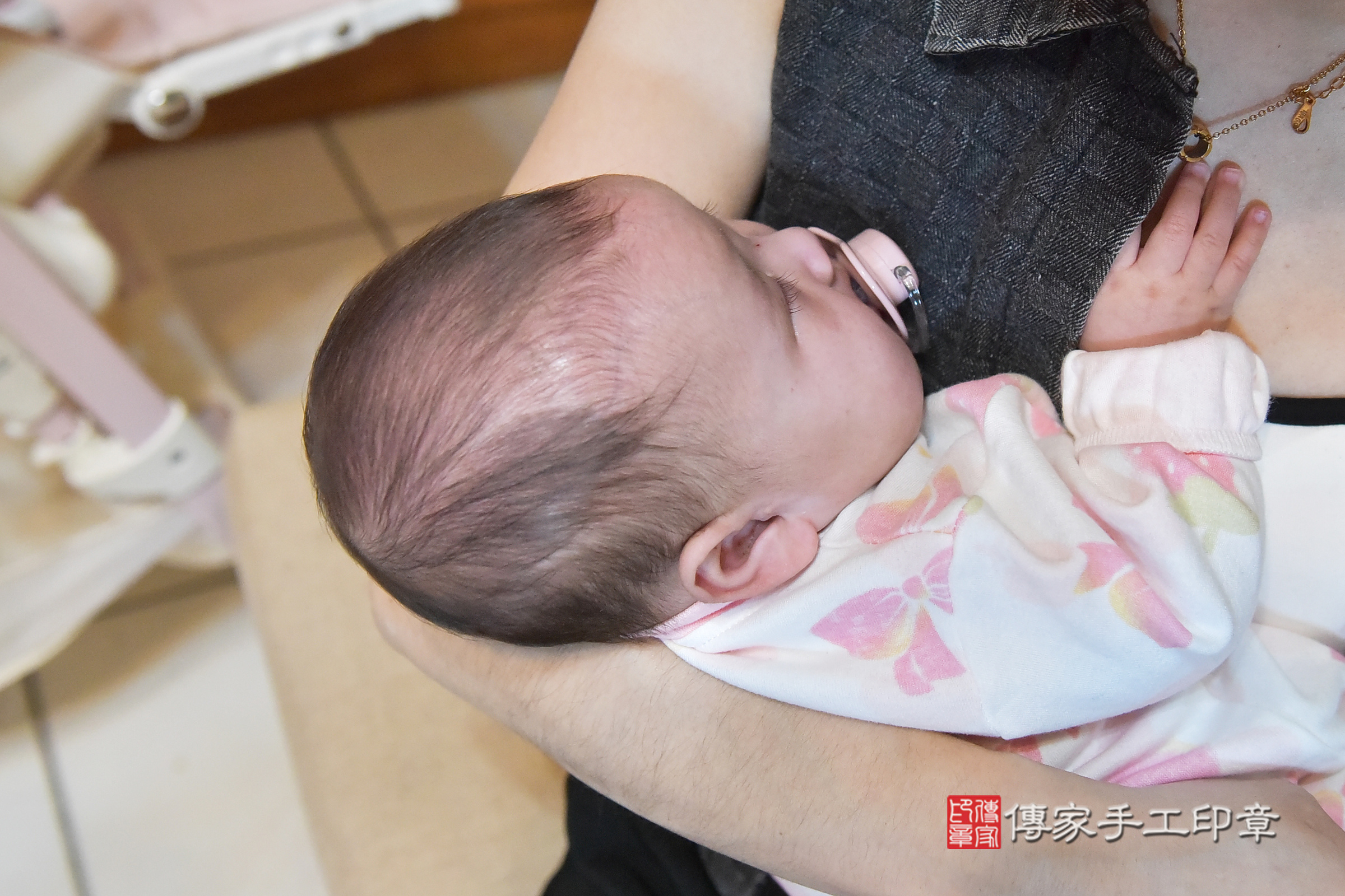 甯甯寶寶(台中市北屯區到府嬰兒甯甯寶寶滿月剃頭理髮、到府嬰兒剃胎毛儀式吉祥話)。到府剃頭剃胎毛主持、專業拍照、證書。★購買「臍帶章、肚臍章、胎毛筆刷印章」贈送：剃頭、收涎、抓周，三選一。2025.3.4，照片8